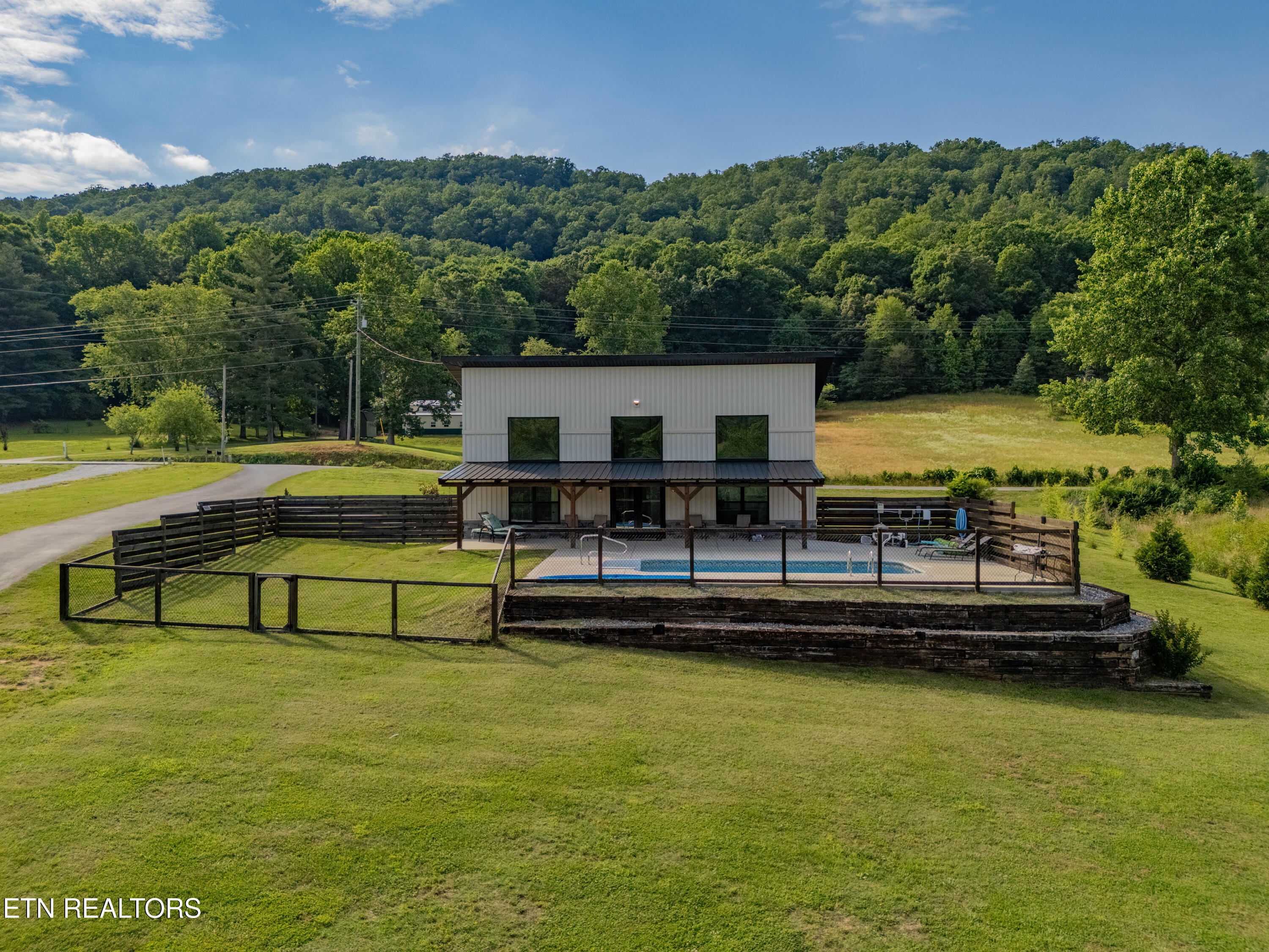 1352 Dutch Valley Road Clinton TN 37716