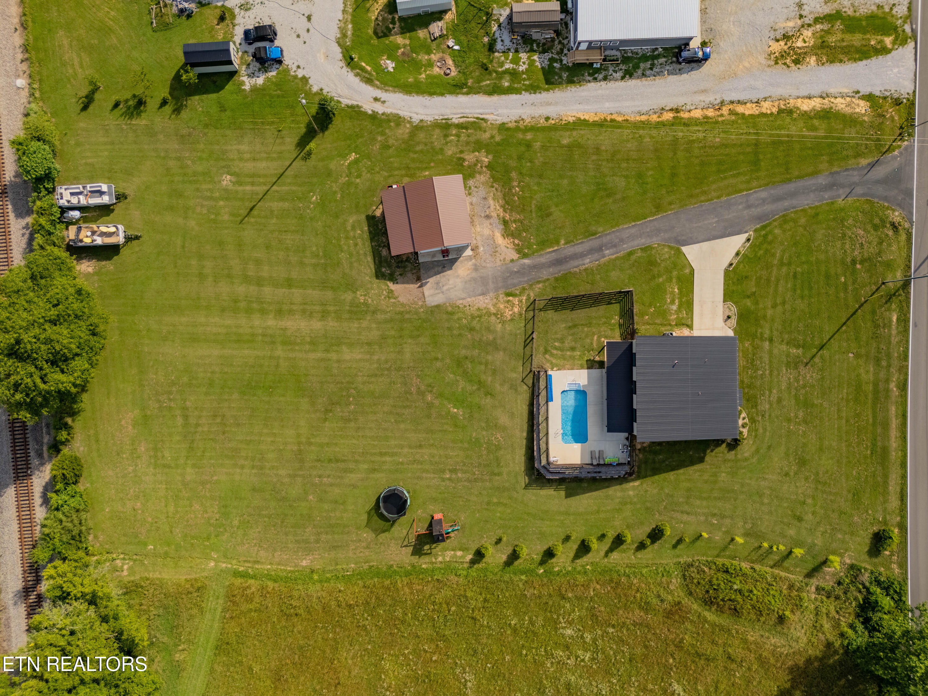 1352 Dutch Valley Road Clinton TN 37716