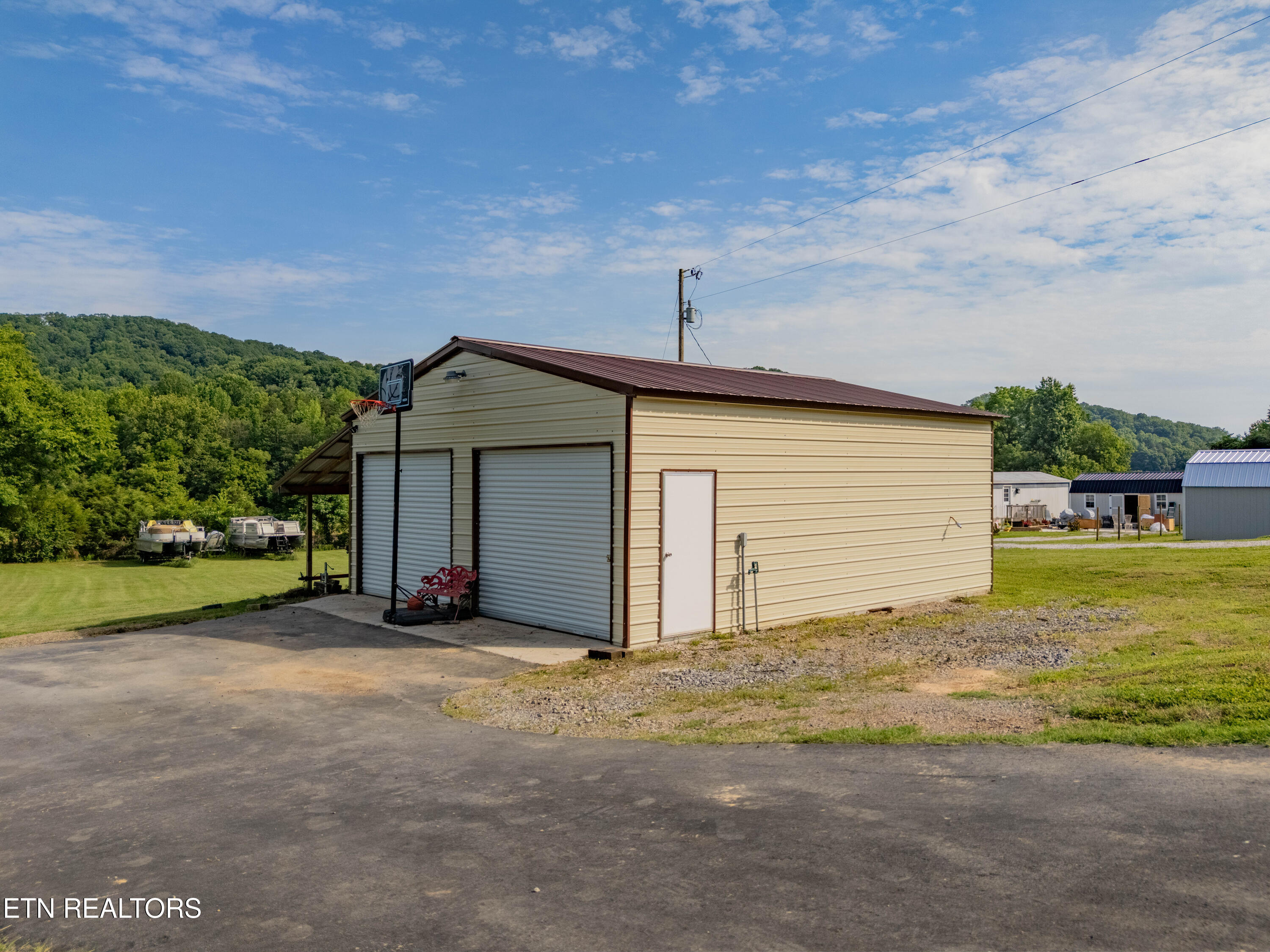 1352 Dutch Valley Road Clinton TN 37716