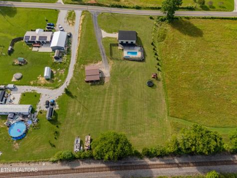 1352 Dutch Valley Road Clinton TN 37716