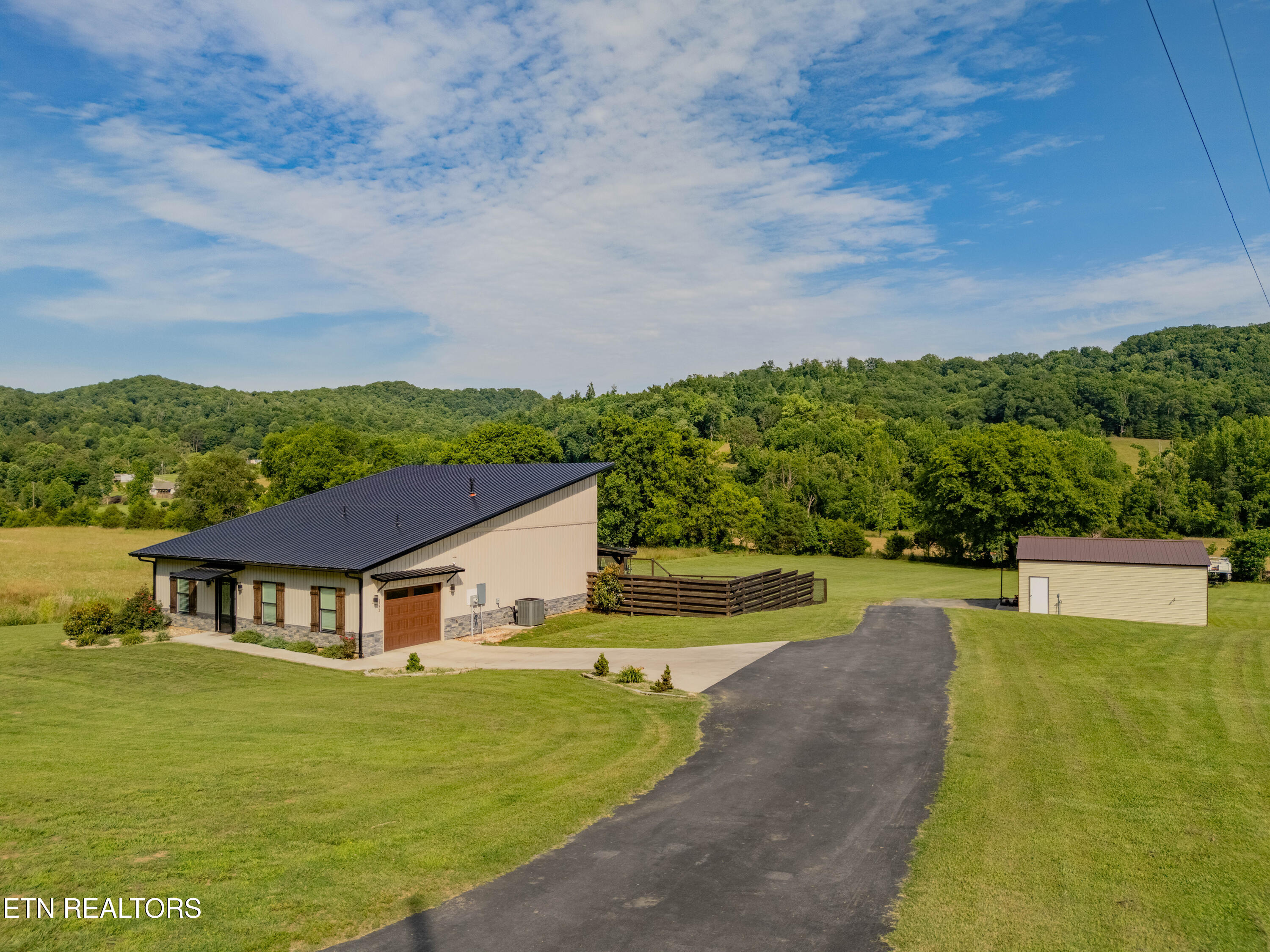 1352 Dutch Valley Road Clinton TN 37716
