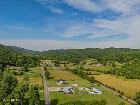 1352 Dutch Valley Road Clinton TN 37716