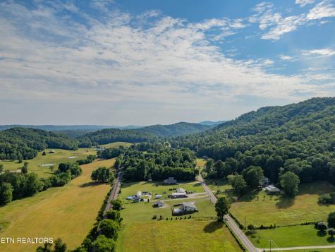 1352 Dutch Valley Road Clinton TN 37716