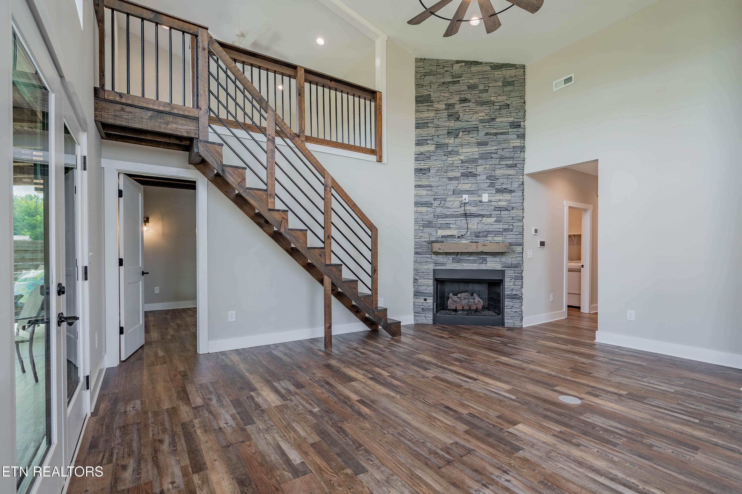 1352 Dutch Valley Road Clinton TN 37716