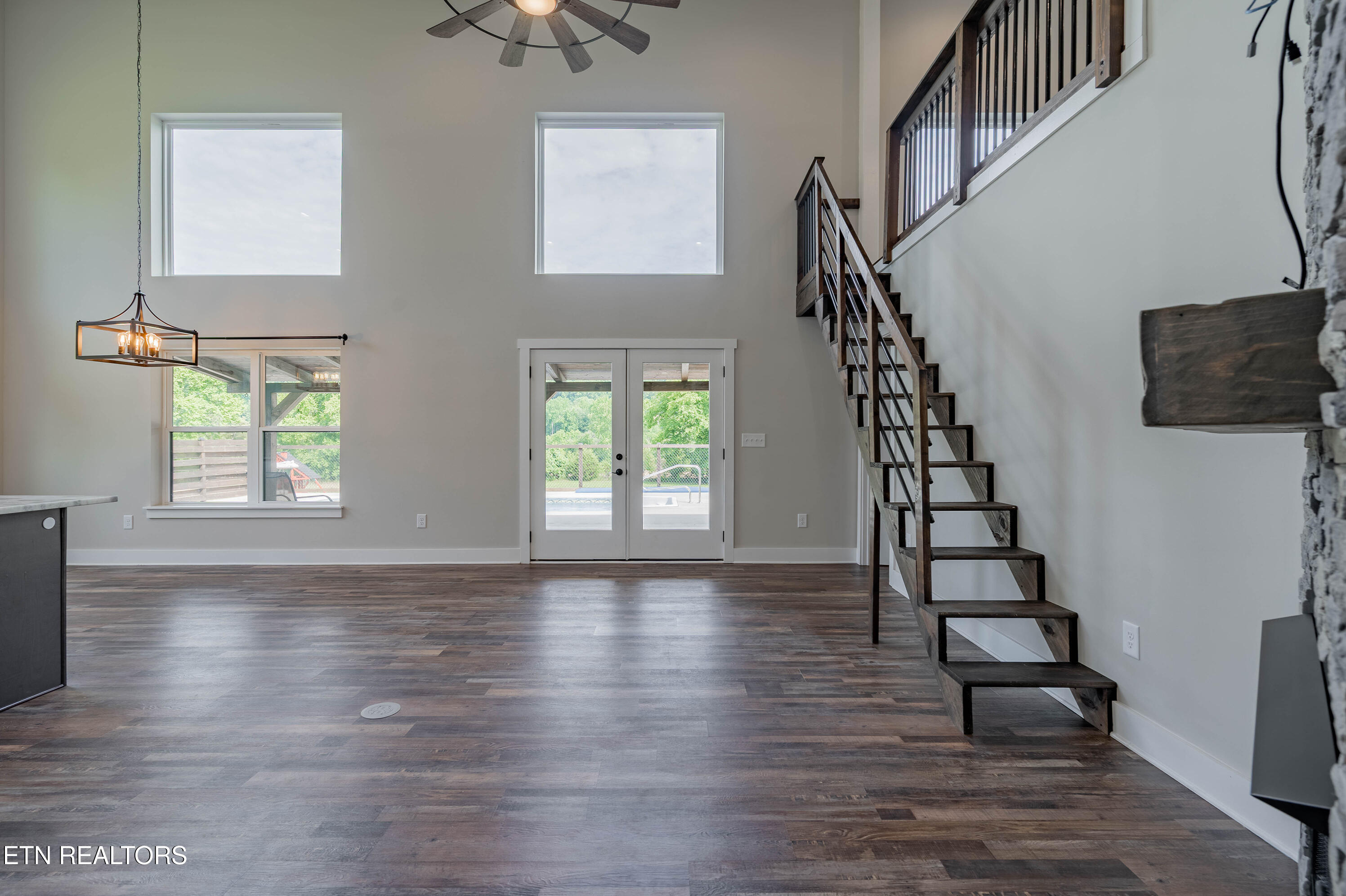 1352 Dutch Valley Road Clinton TN 37716
