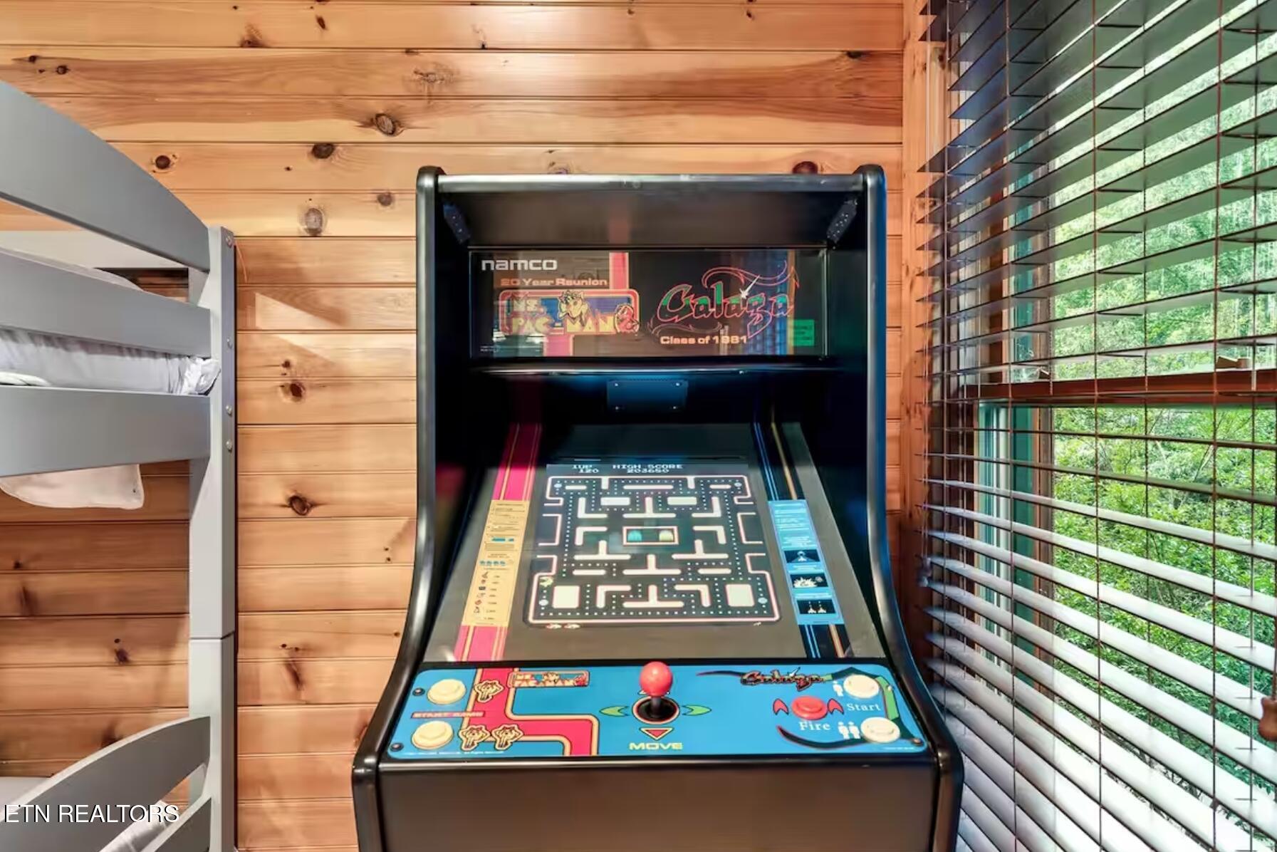 646 Gatlinburg Falls Way Gatlinburg TN 37738