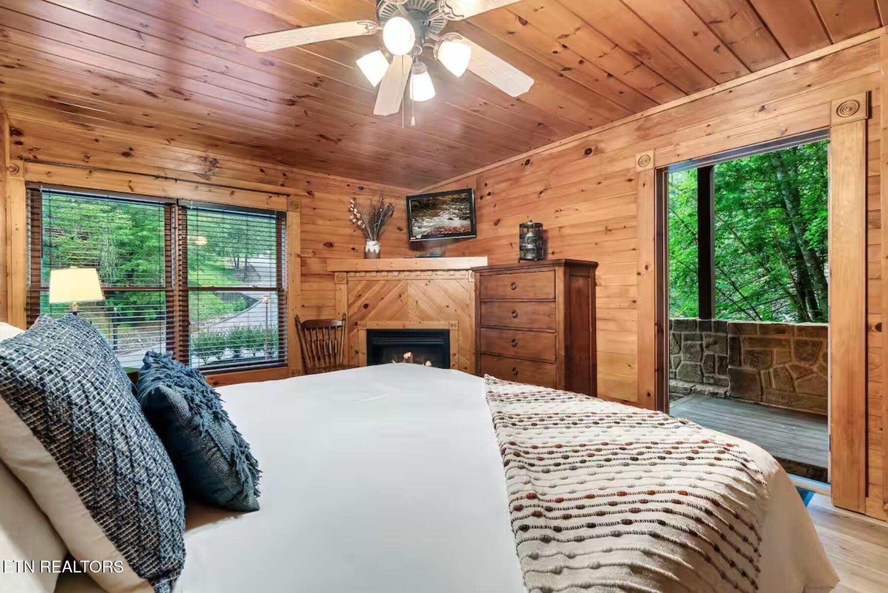 646 Gatlinburg Falls Way Gatlinburg TN 37738