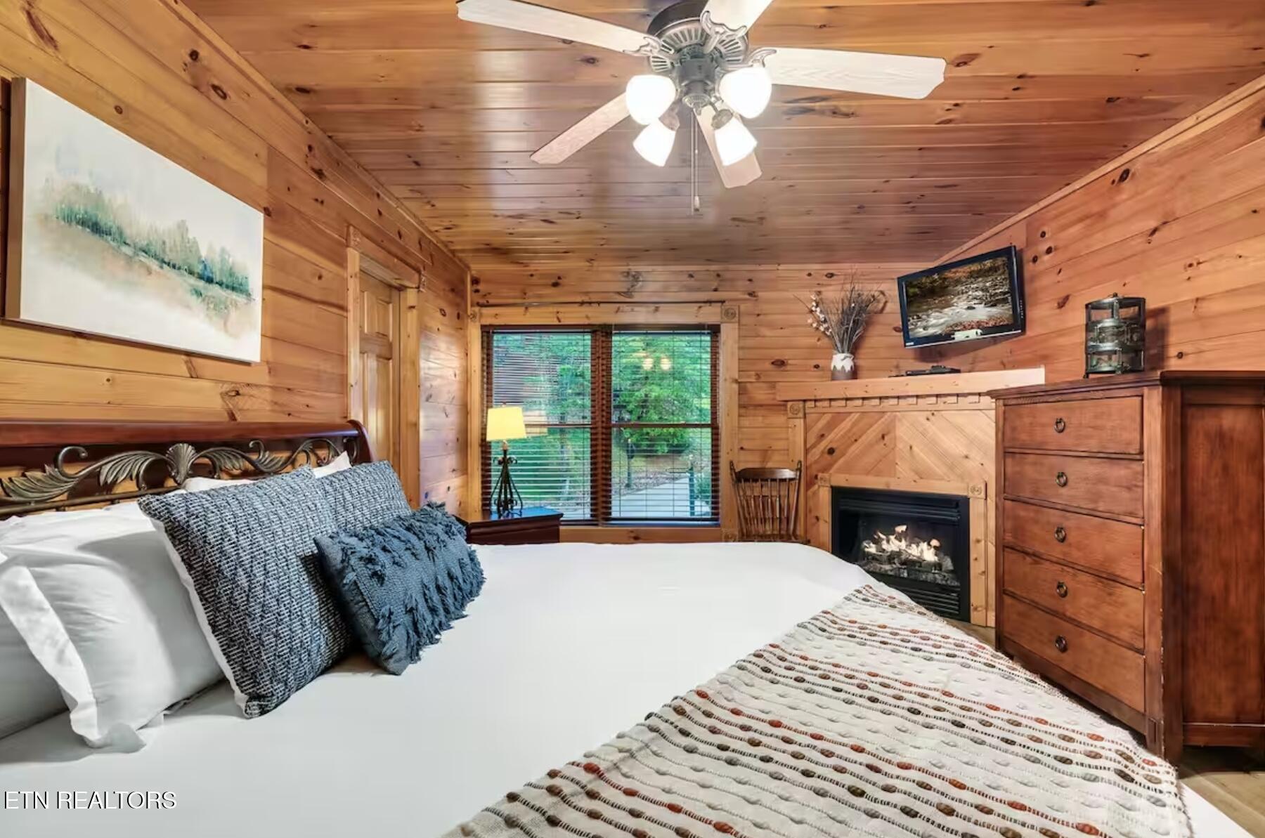 646 Gatlinburg Falls Way Gatlinburg TN 37738