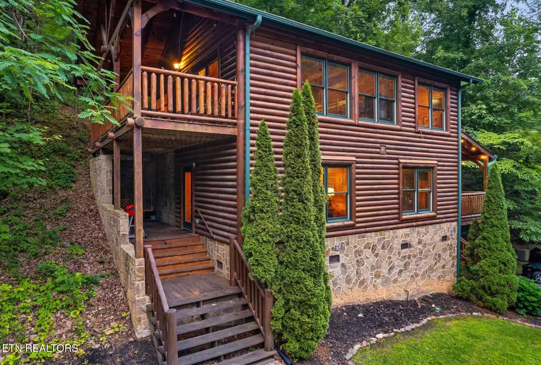 646 Gatlinburg Falls Way Gatlinburg TN 37738