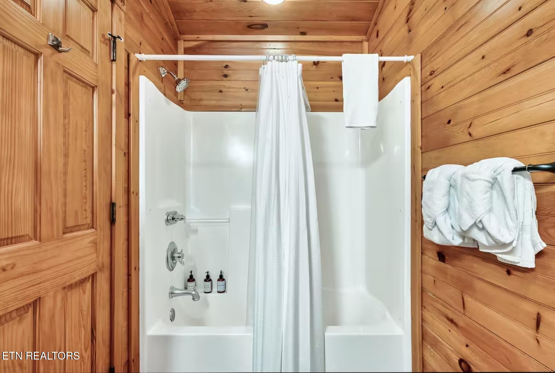 646 Gatlinburg Falls Way Gatlinburg TN 37738