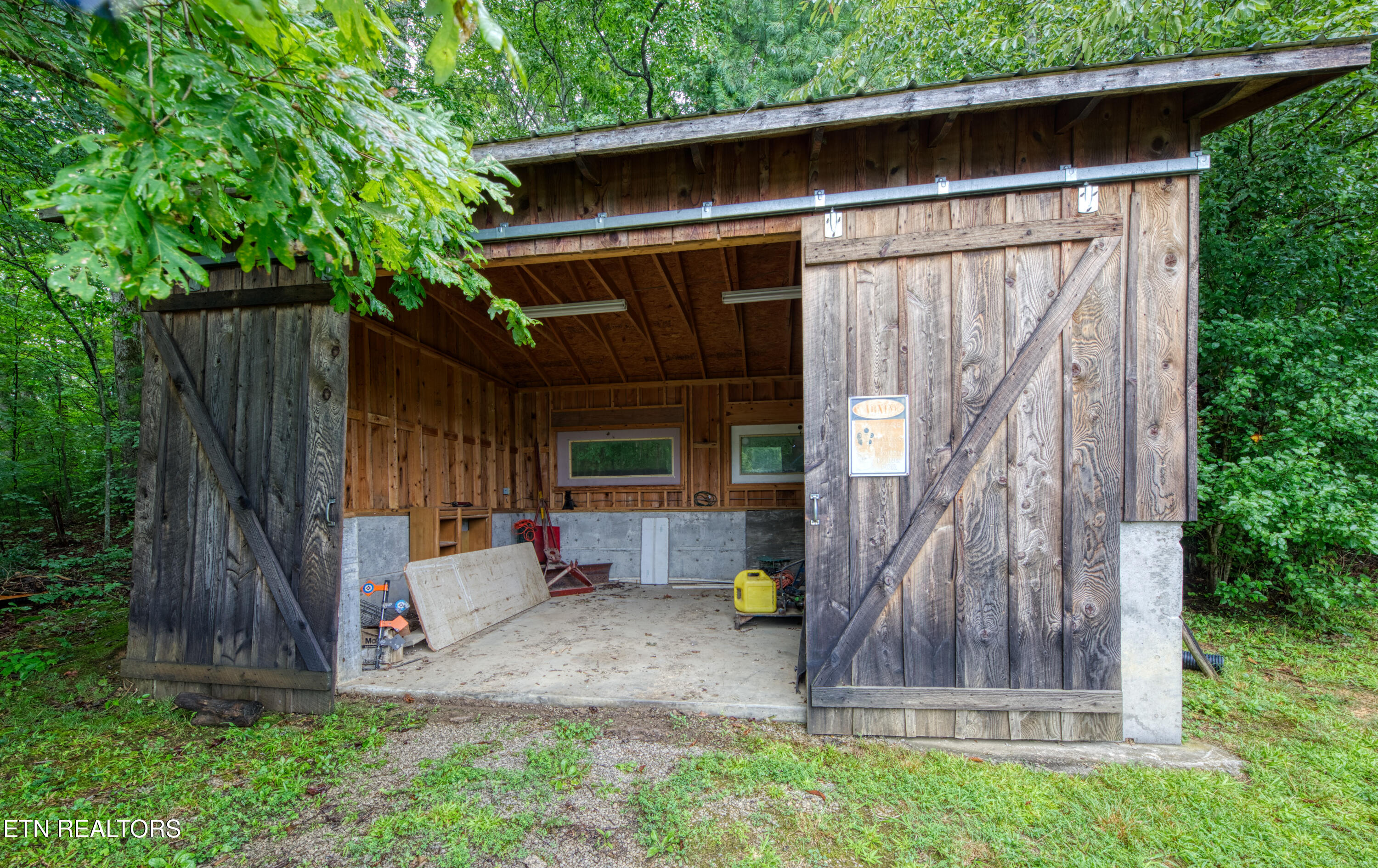 9161 Buffalo Road Oneida TN 37841