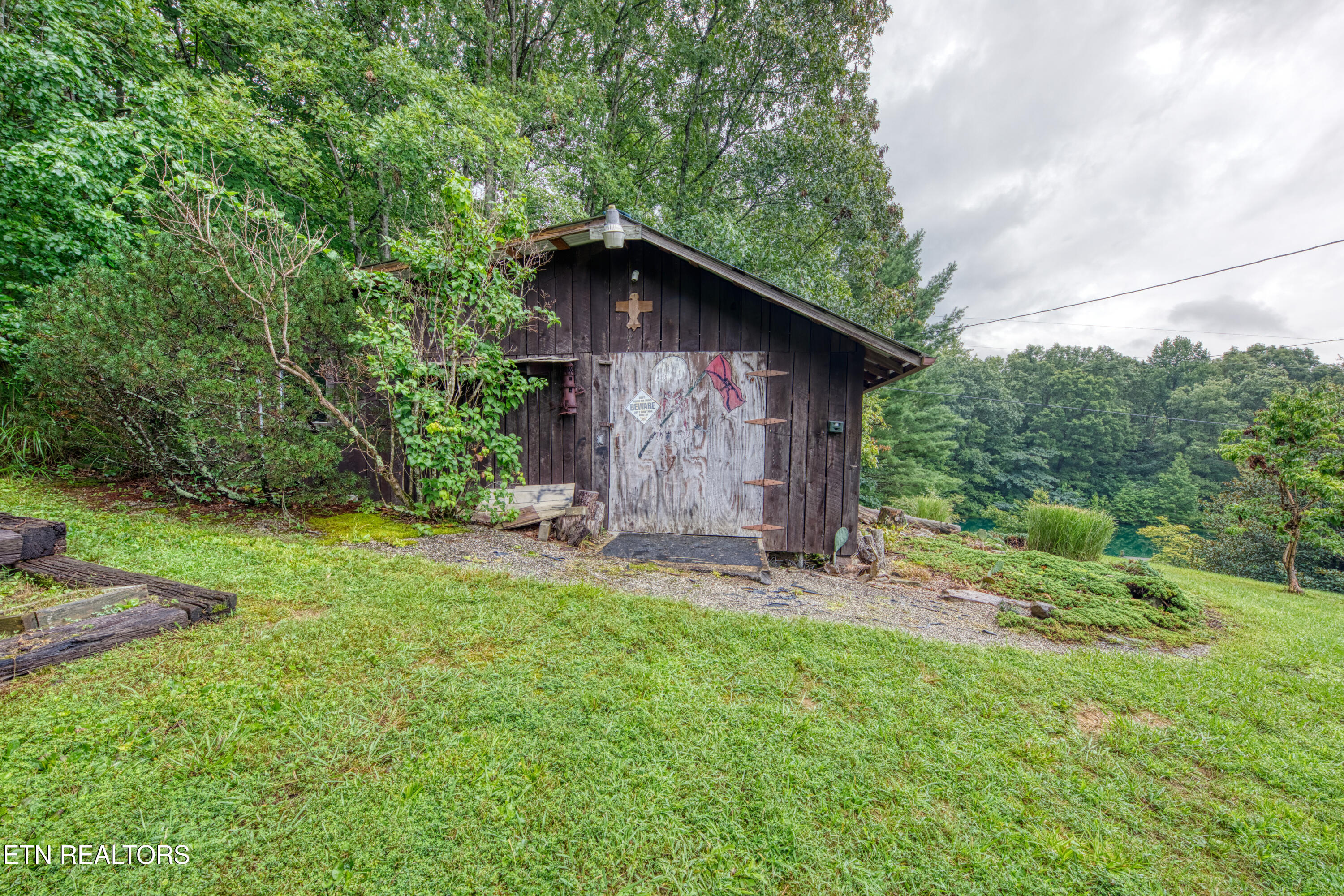 9161 Buffalo Road Oneida TN 37841
