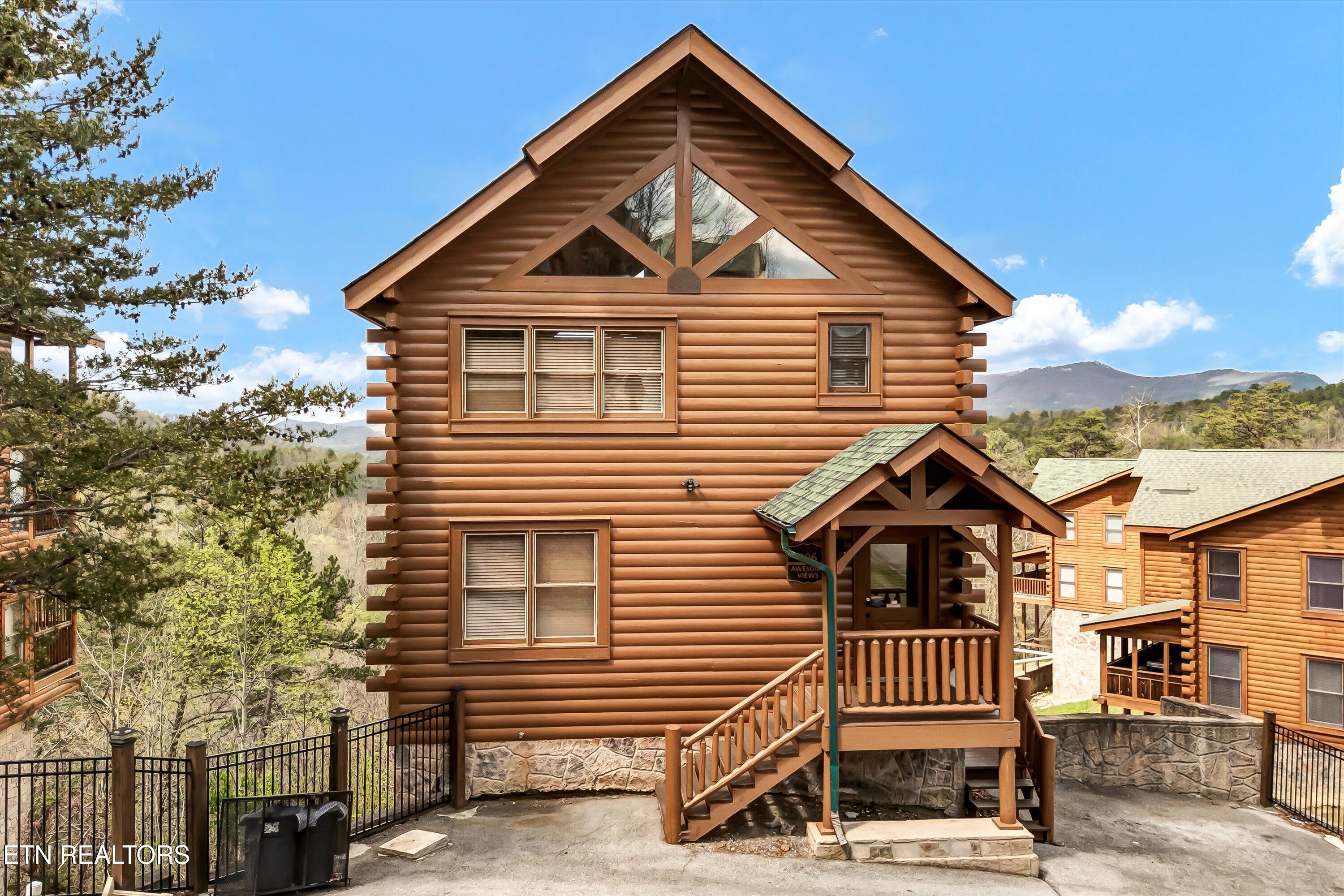 906 Black Bear Cub Way Sevierville TN 37862