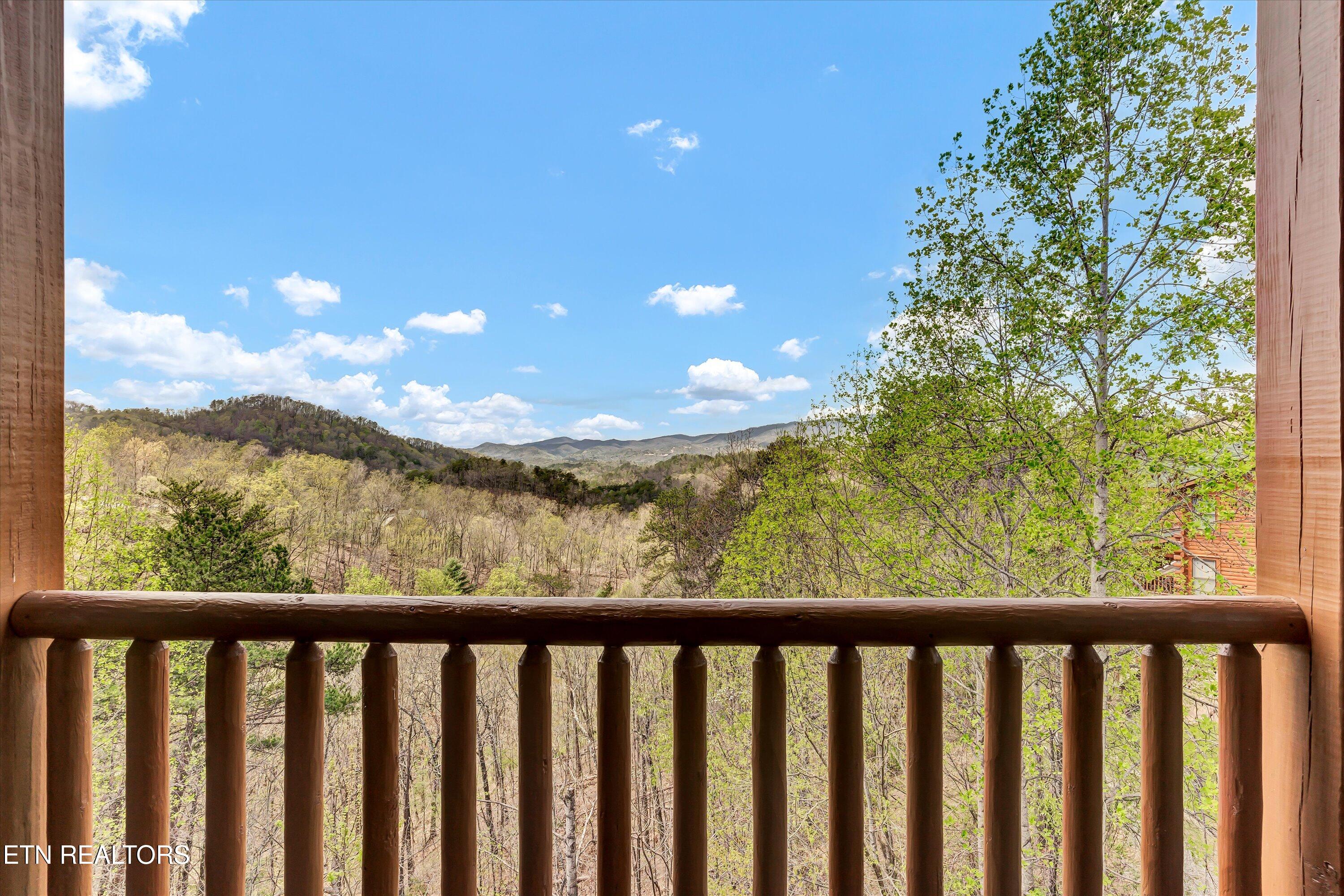 906 Black Bear Cub Way Sevierville TN 37862