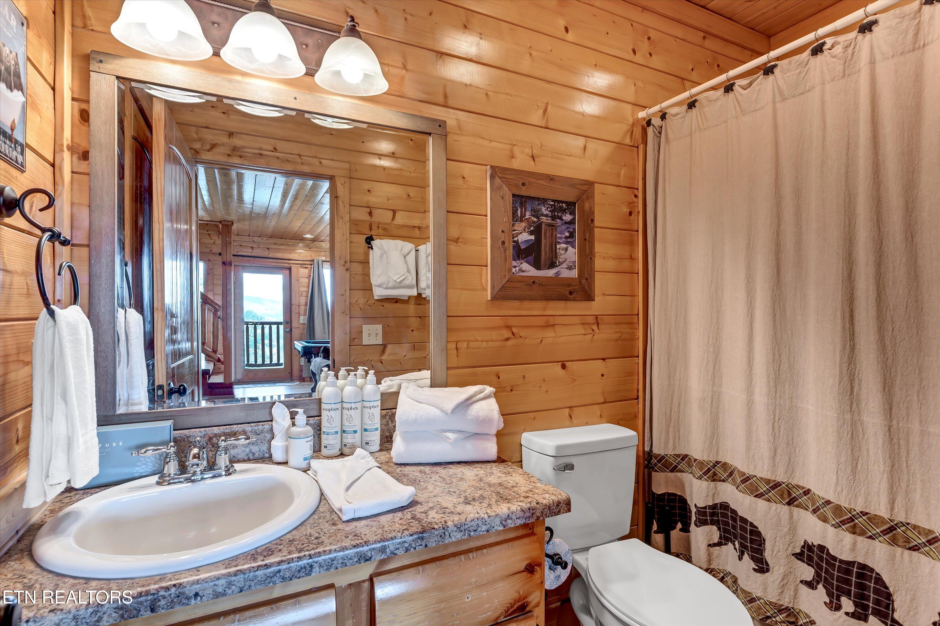 906 Black Bear Cub Way Sevierville TN 37862