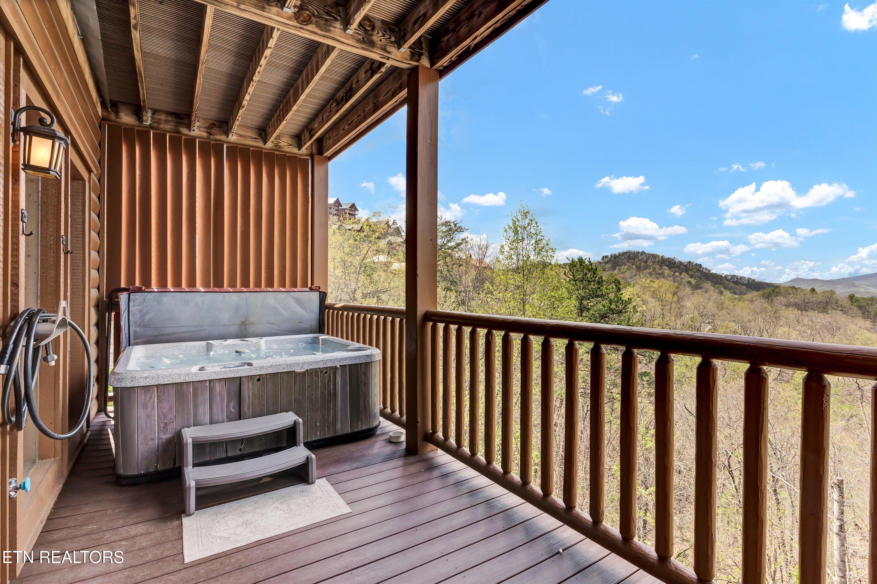 906 Black Bear Cub Way Sevierville TN 37862