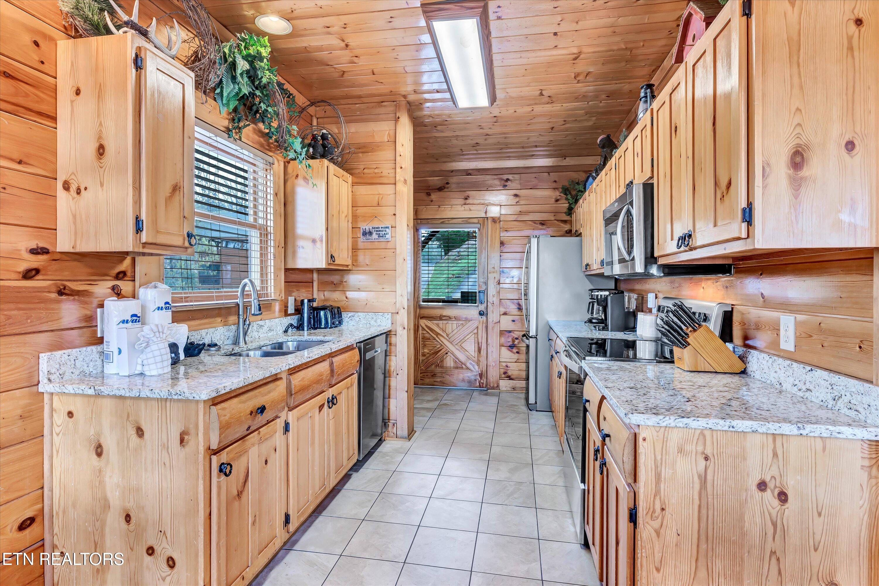 906 Black Bear Cub Way Sevierville TN 37862