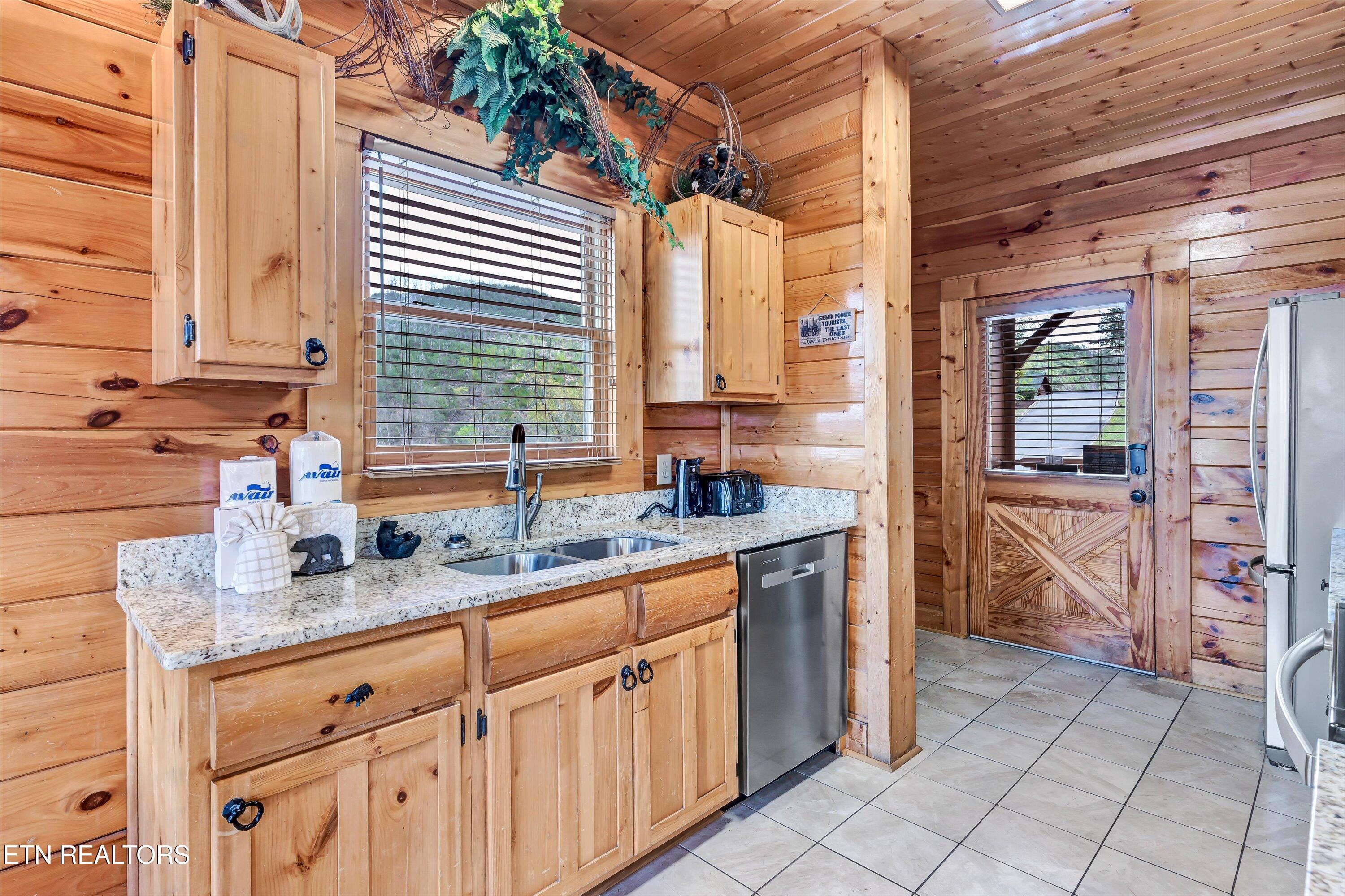 906 Black Bear Cub Way Sevierville TN 37862