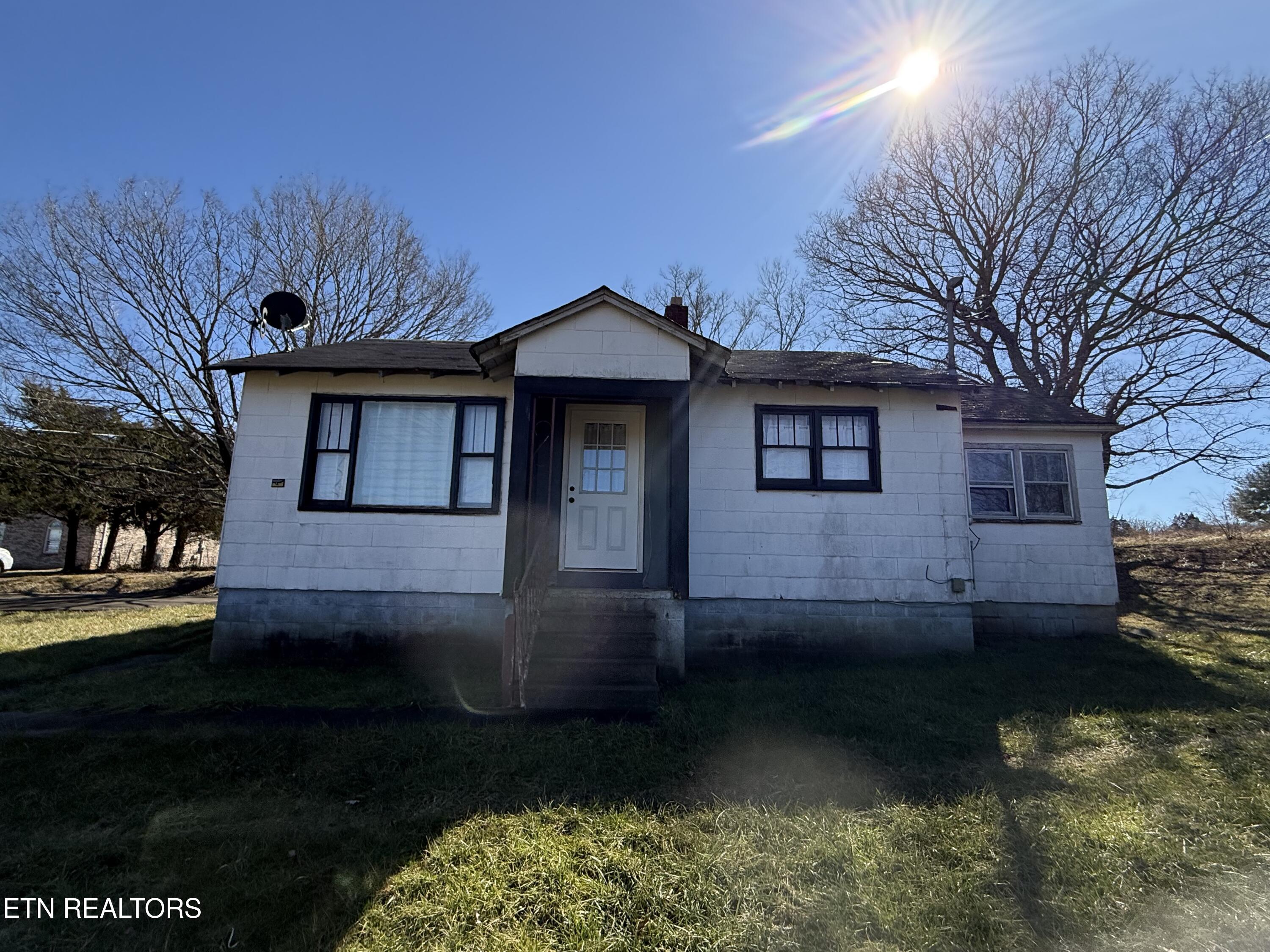 8032 E Emory Road Corryton TN 37721