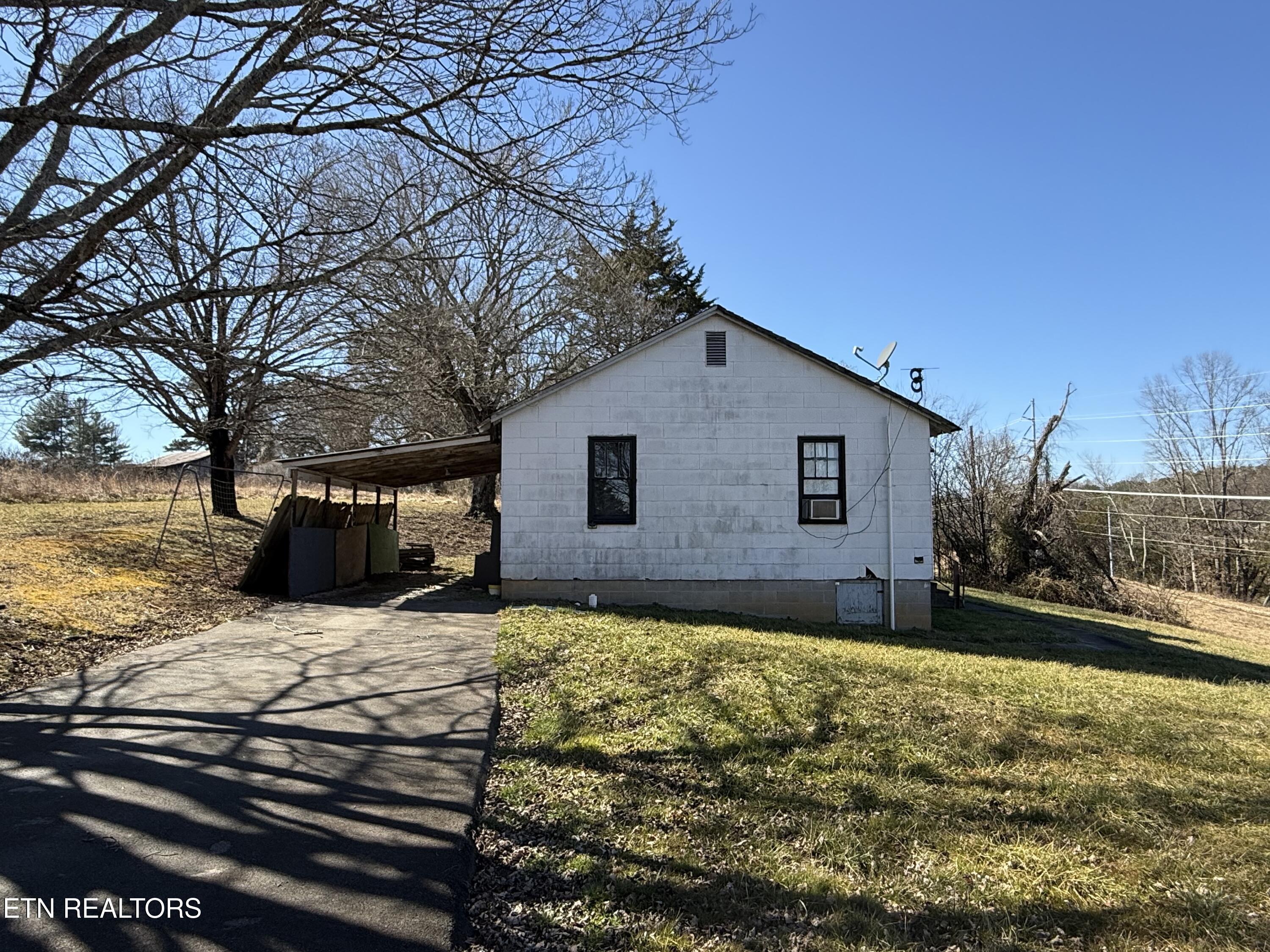 8032 E Emory Road Corryton TN 37721
