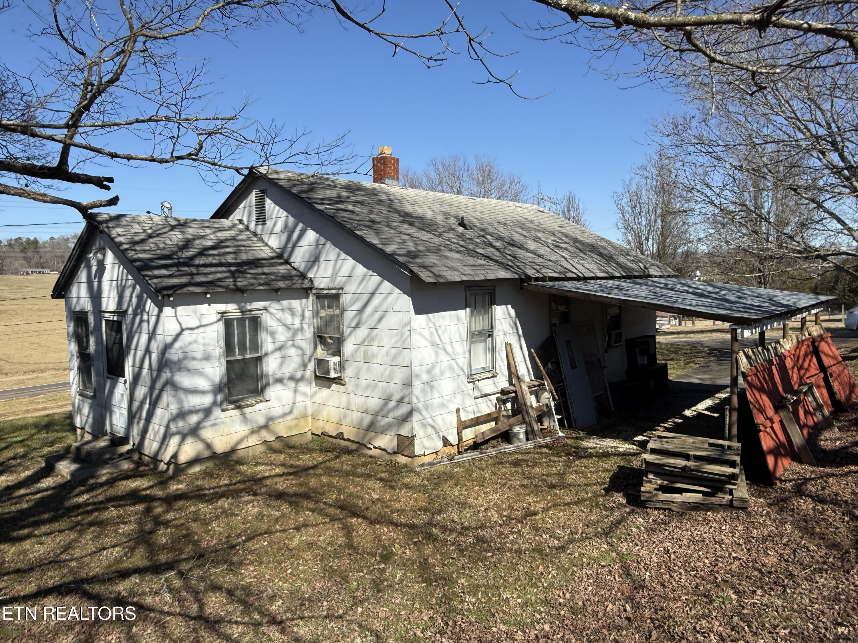 8032 E Emory Road Corryton TN 37721