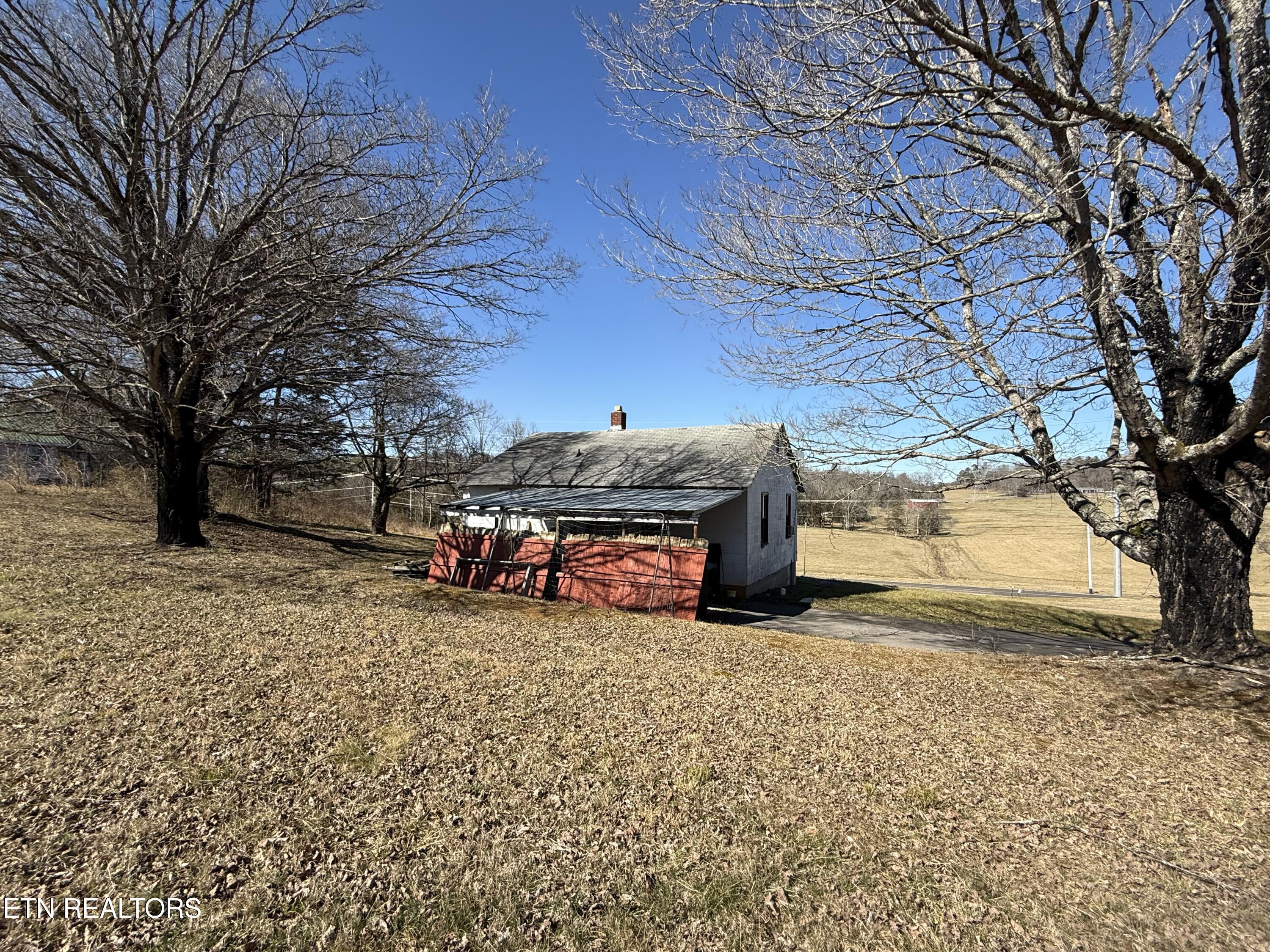 8032 E Emory Road Corryton TN 37721