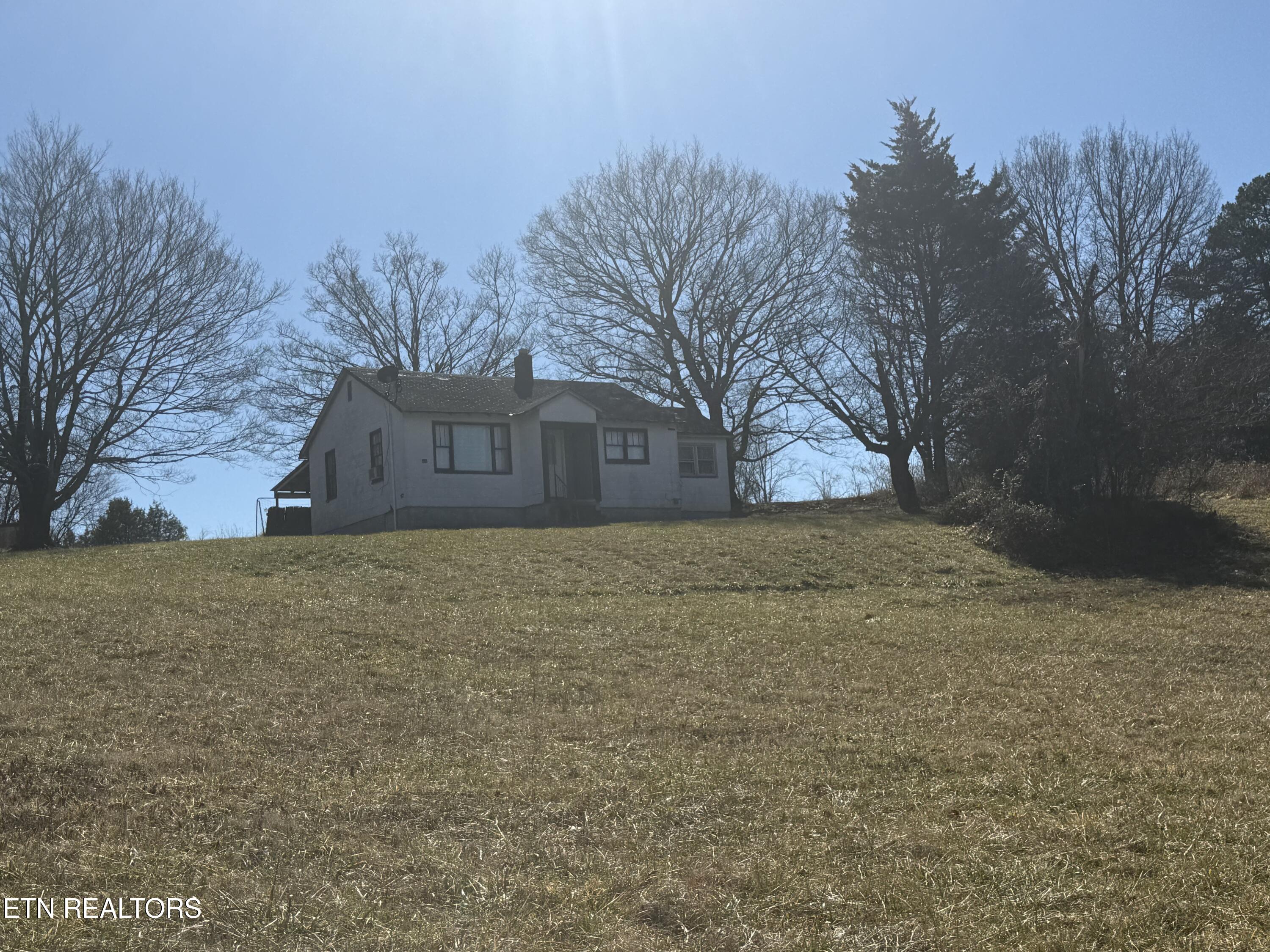 8032 E Emory Road Corryton TN 37721