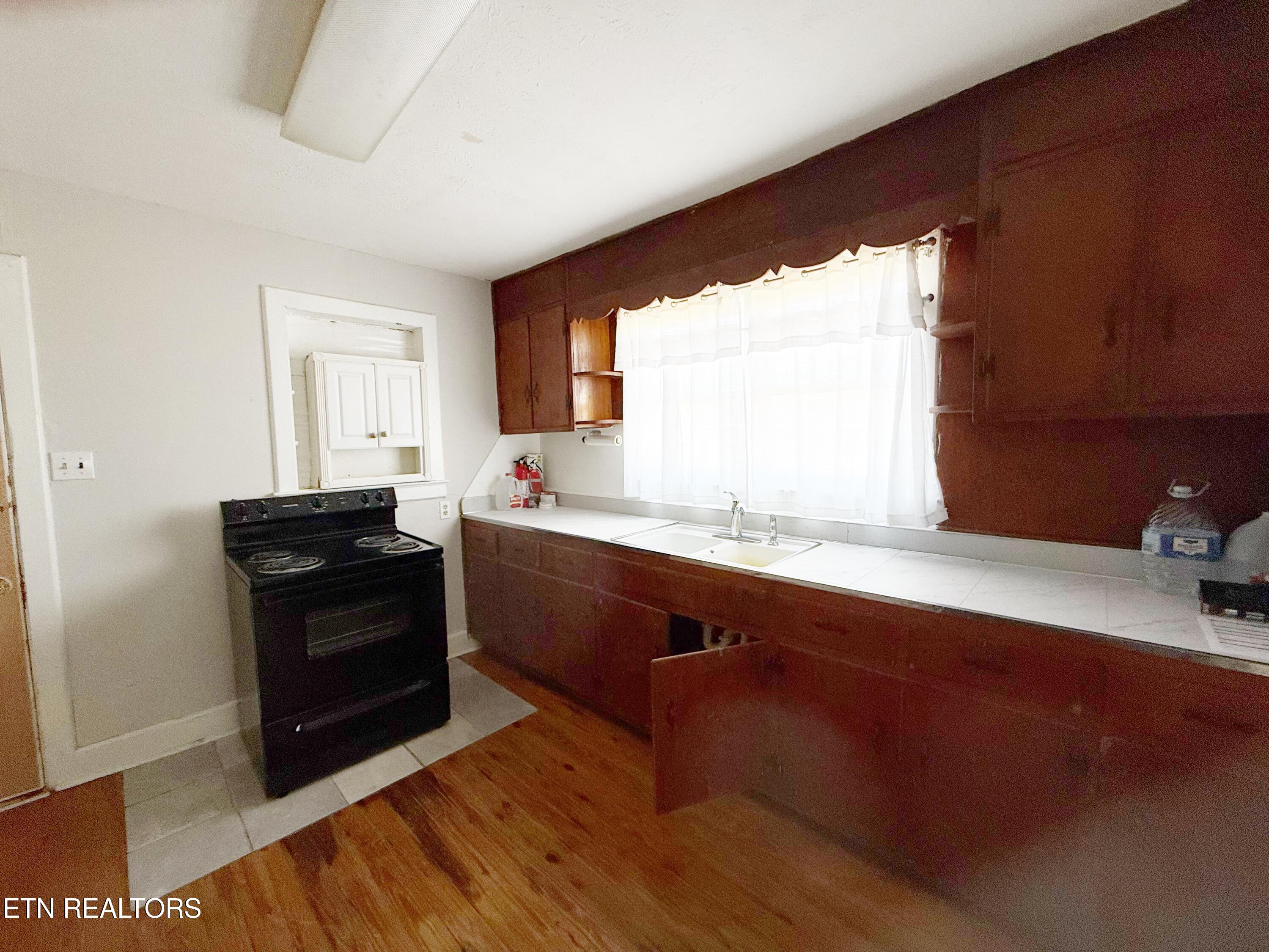 8032 E Emory Road Corryton TN 37721
