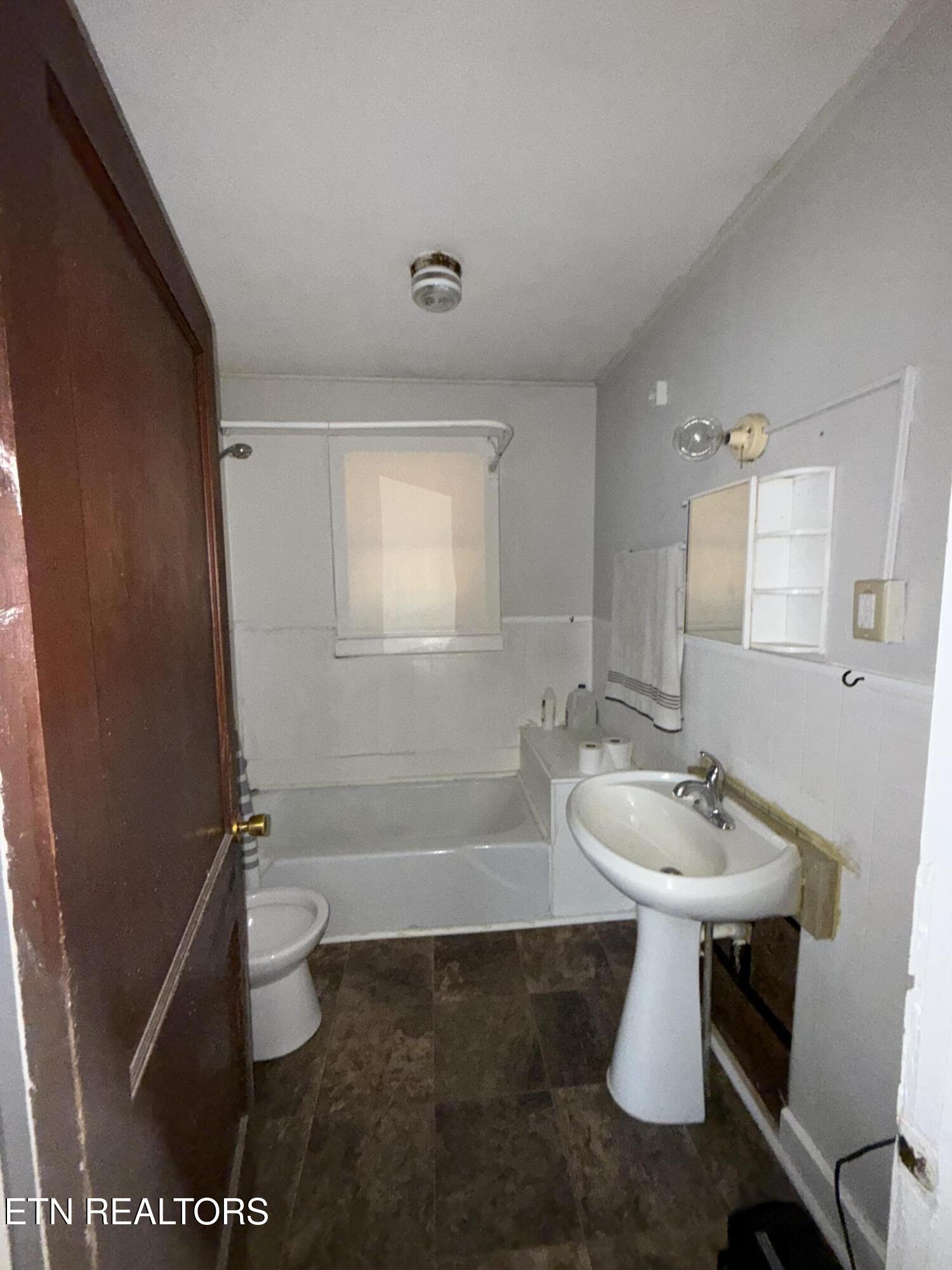 8032 E Emory Road Corryton TN 37721