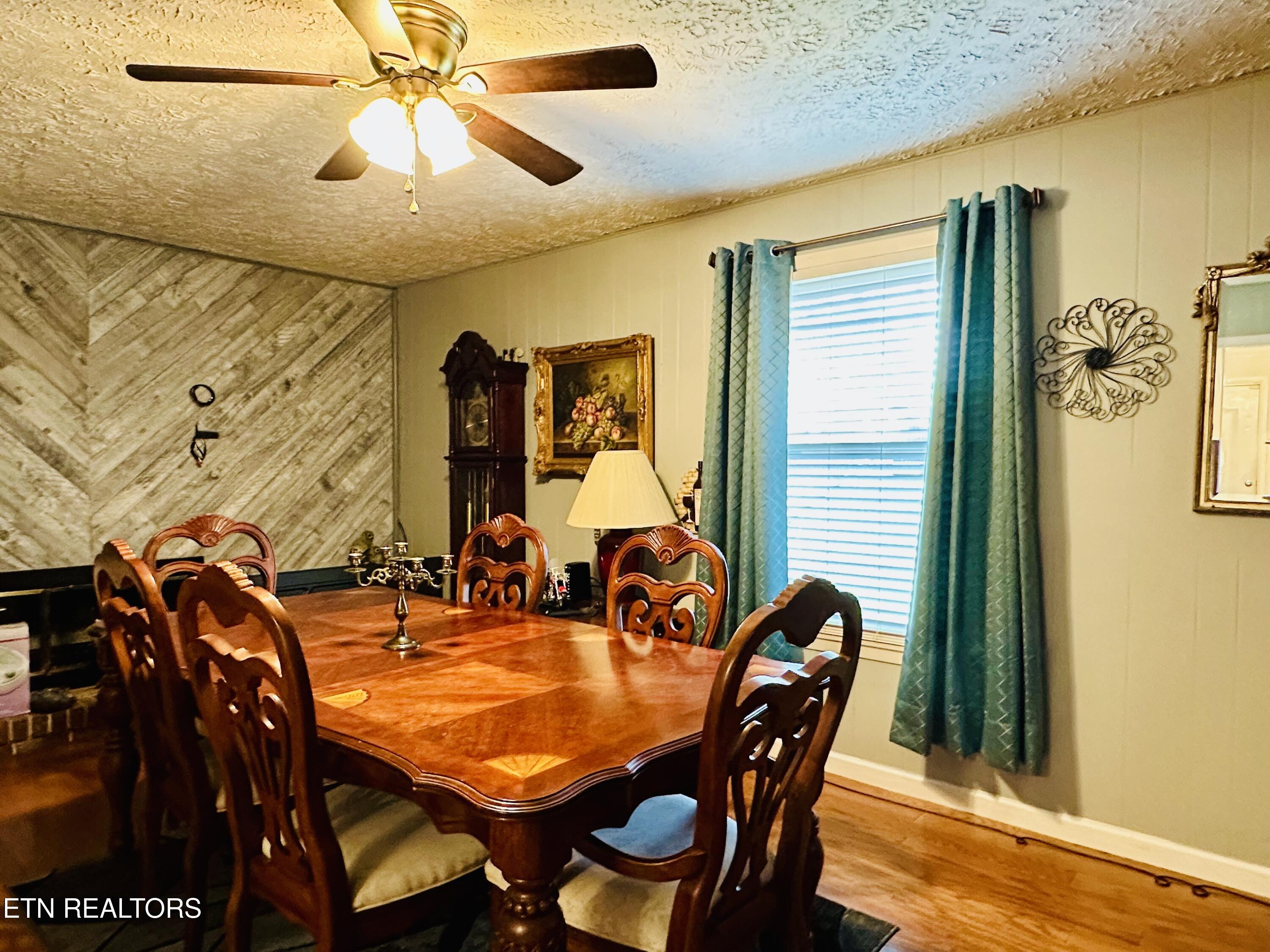 102 Oakwood Drive Clinton TN 37716