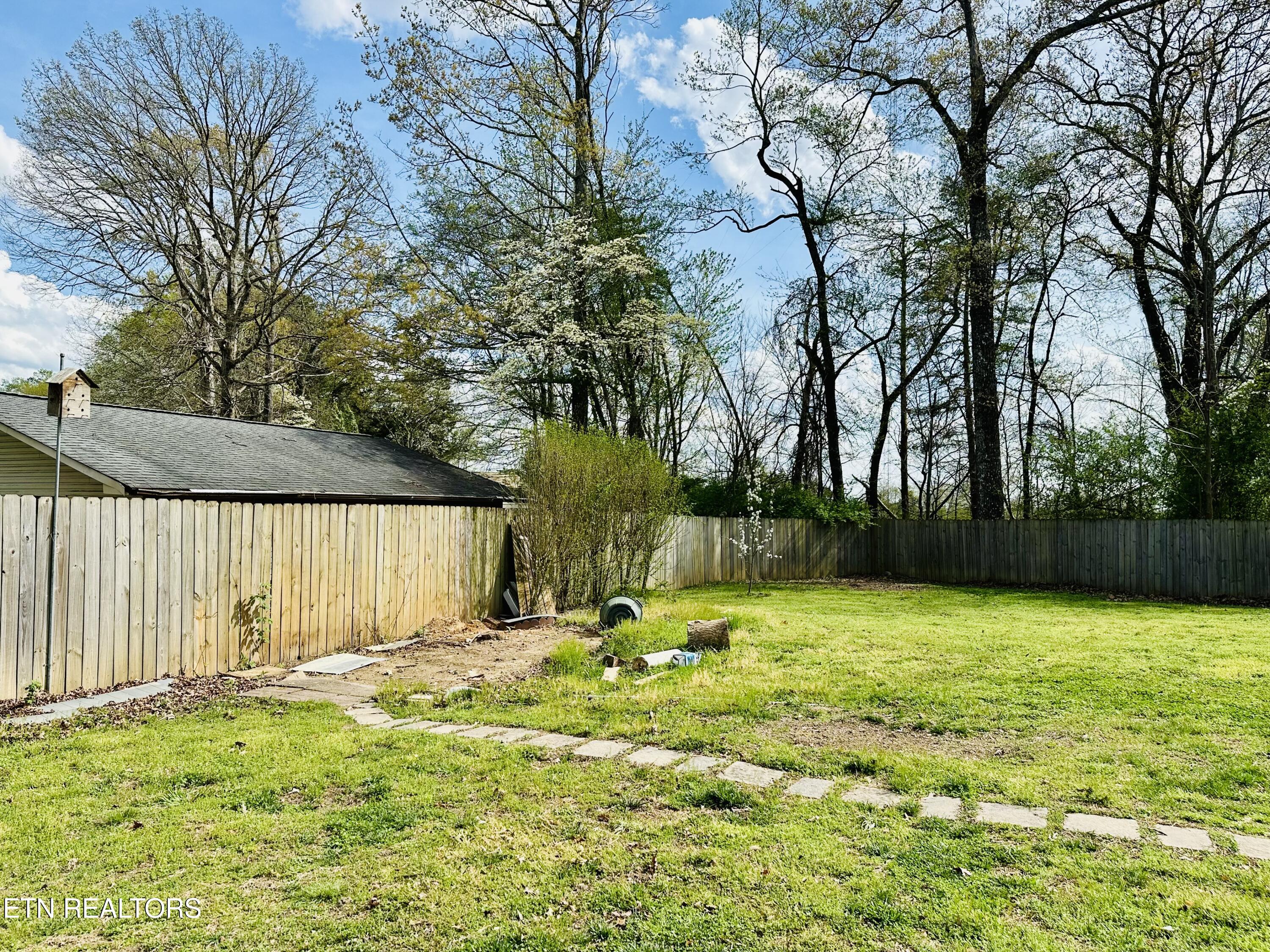 102 Oakwood Drive Clinton TN 37716