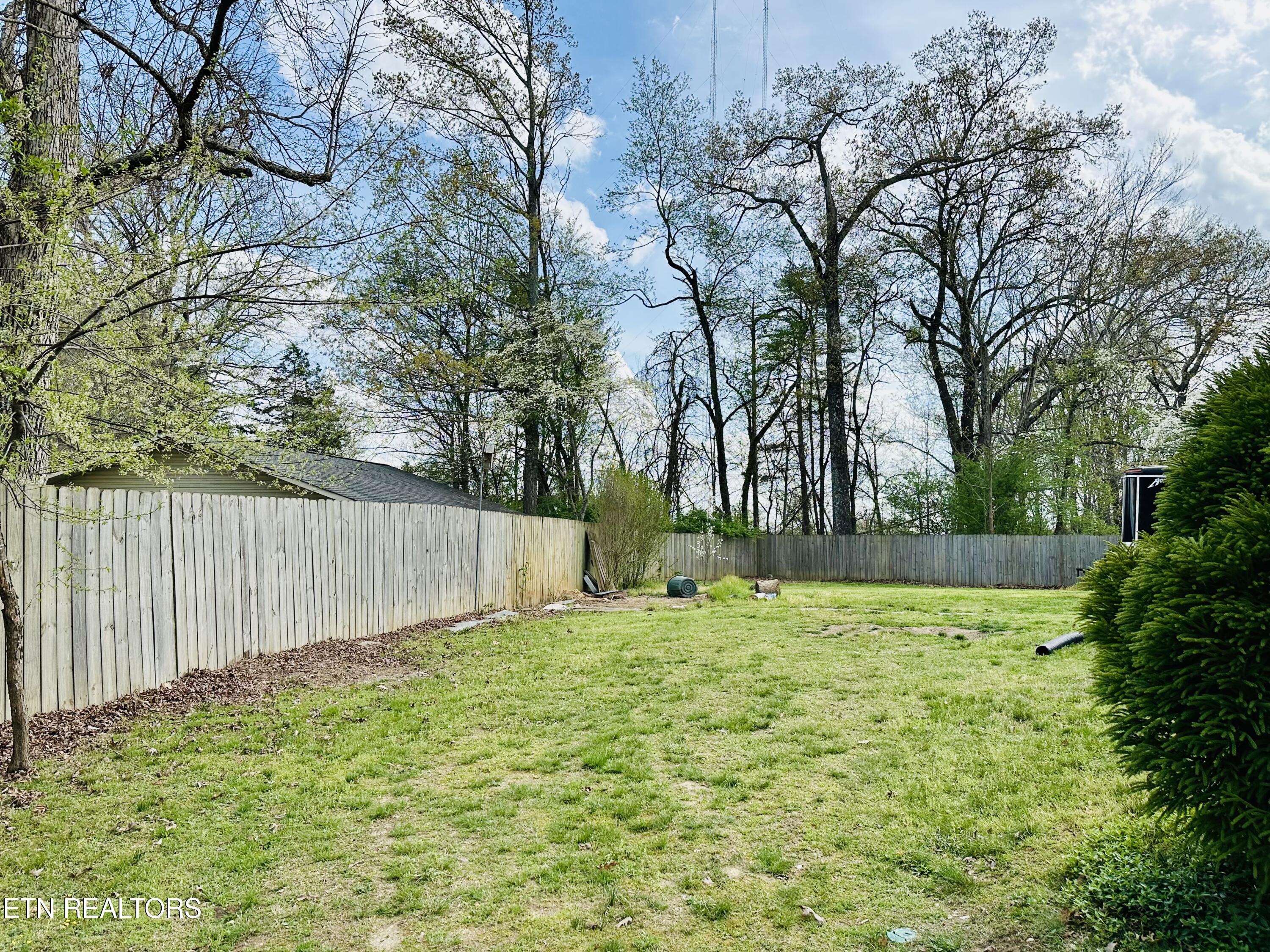 102 Oakwood Drive Clinton TN 37716
