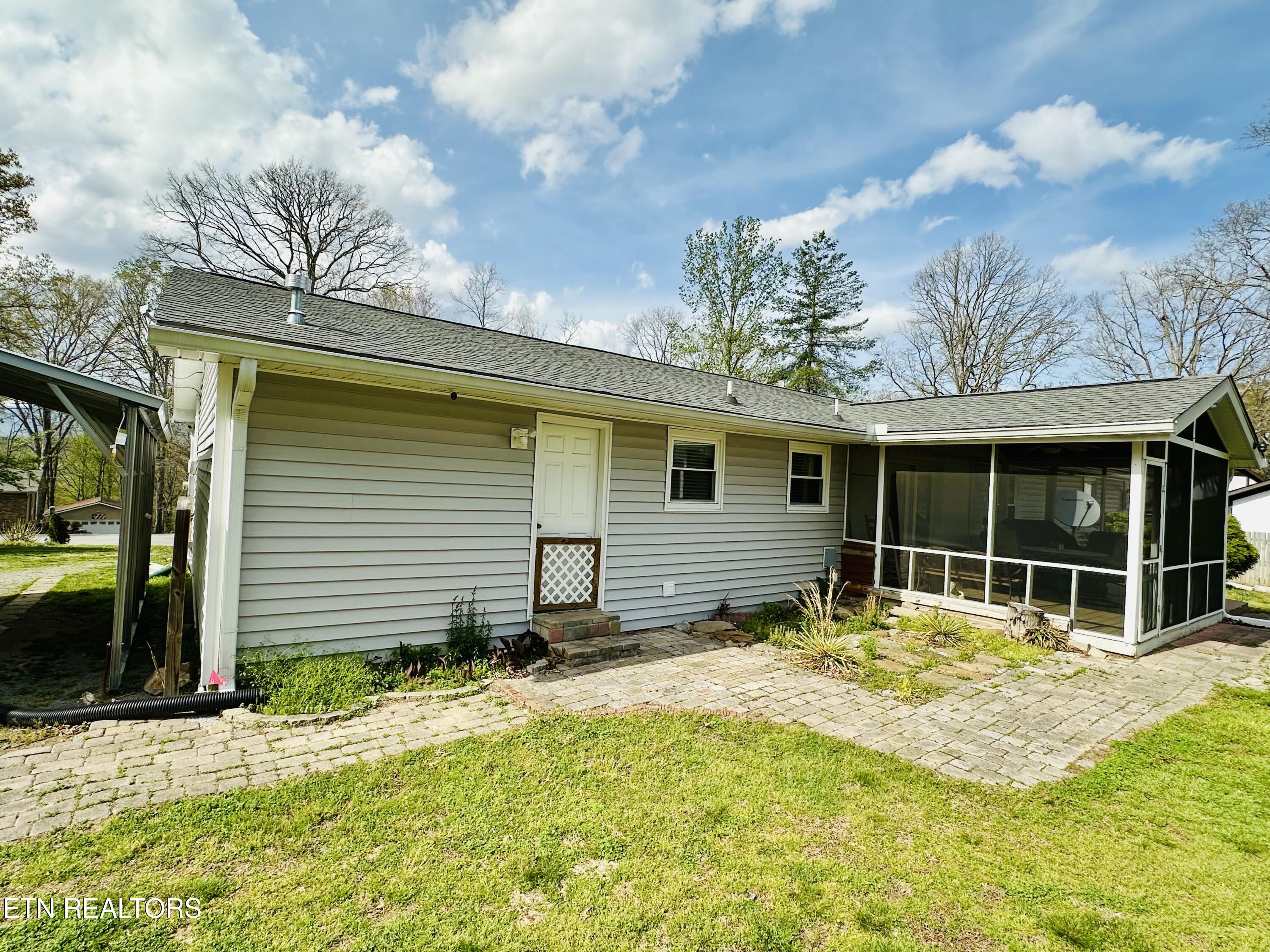 102 Oakwood Drive Clinton TN 37716