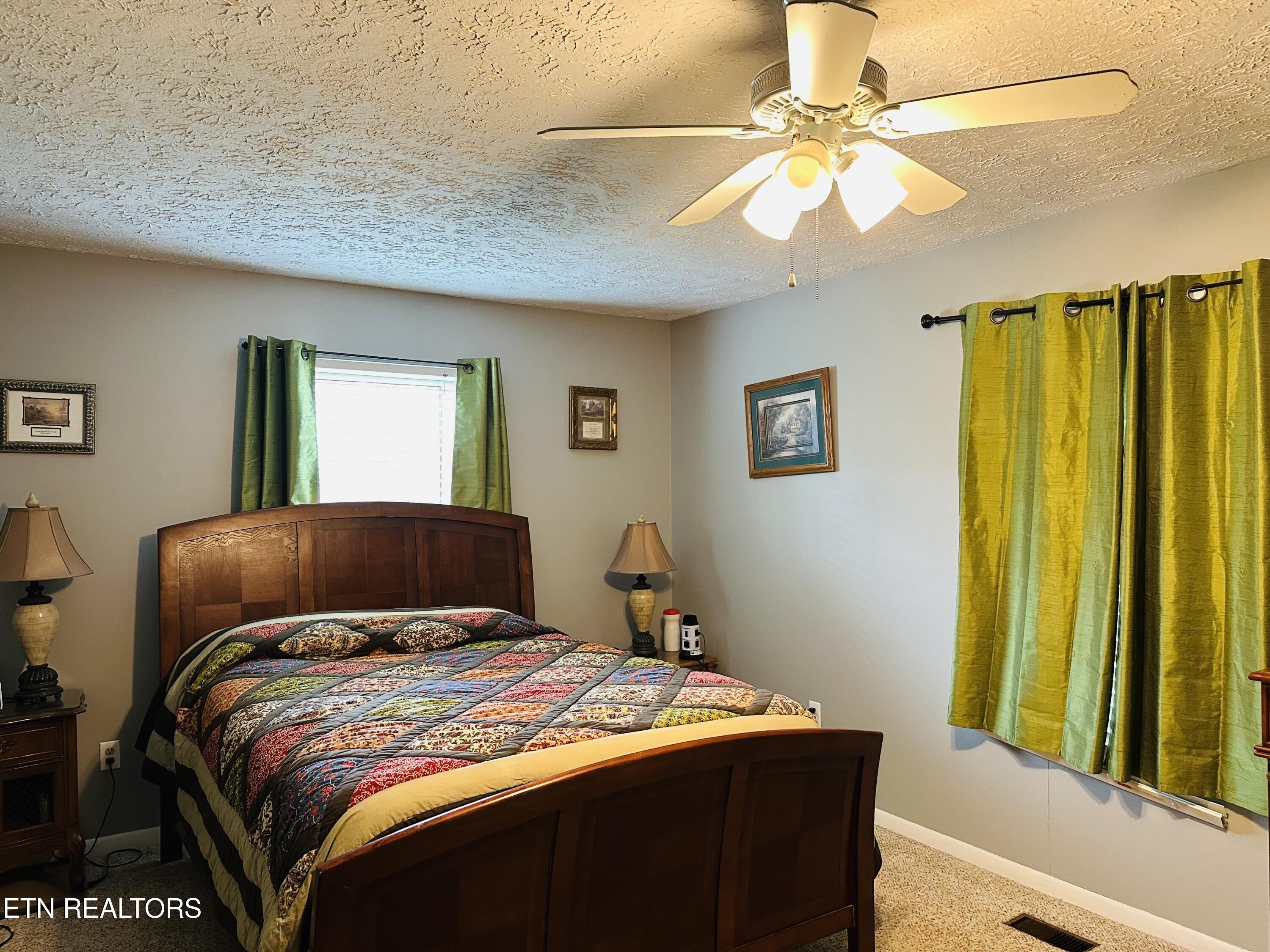 102 Oakwood Drive Clinton TN 37716