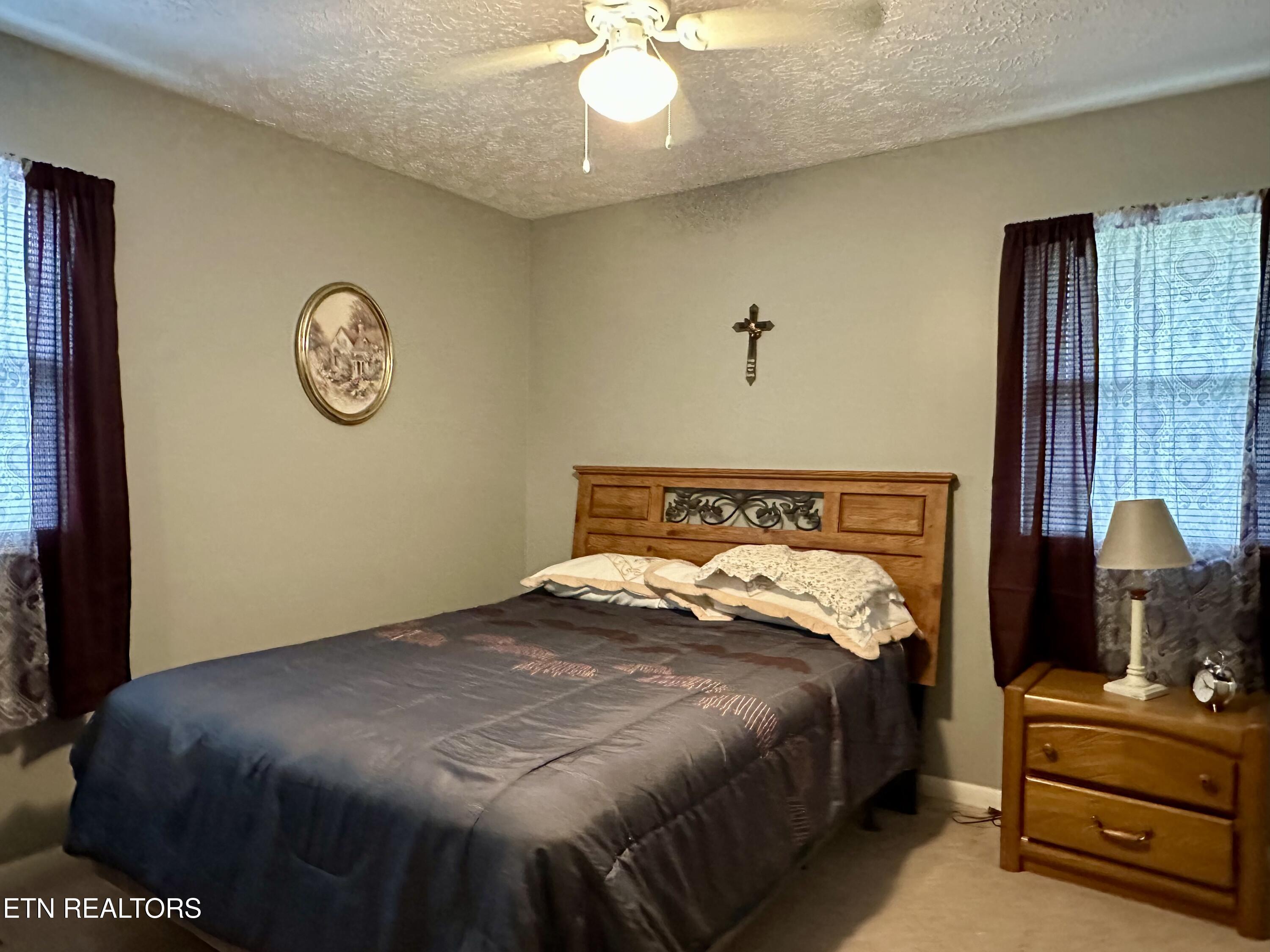 102 Oakwood Drive Clinton TN 37716