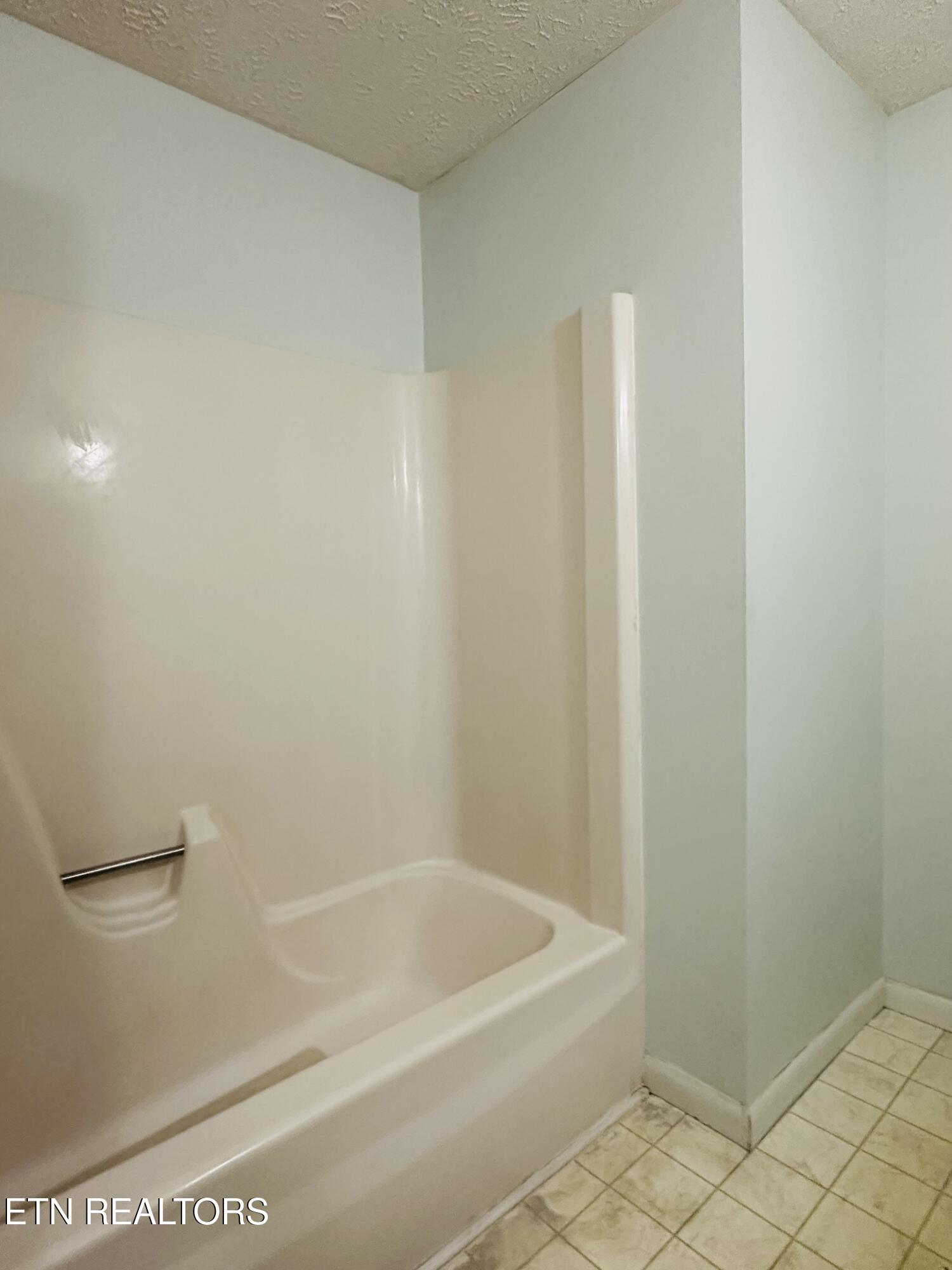 102 Oakwood Drive Clinton TN 37716