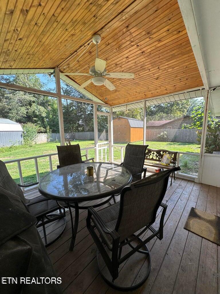 102 Oakwood Drive Clinton TN 37716