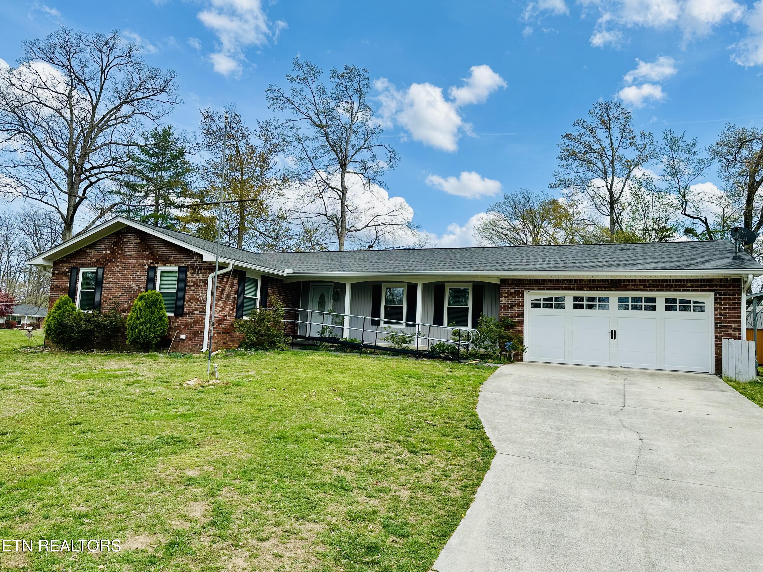 102 Oakwood Drive Clinton TN 37716