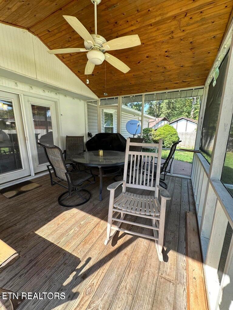 102 Oakwood Drive Clinton TN 37716