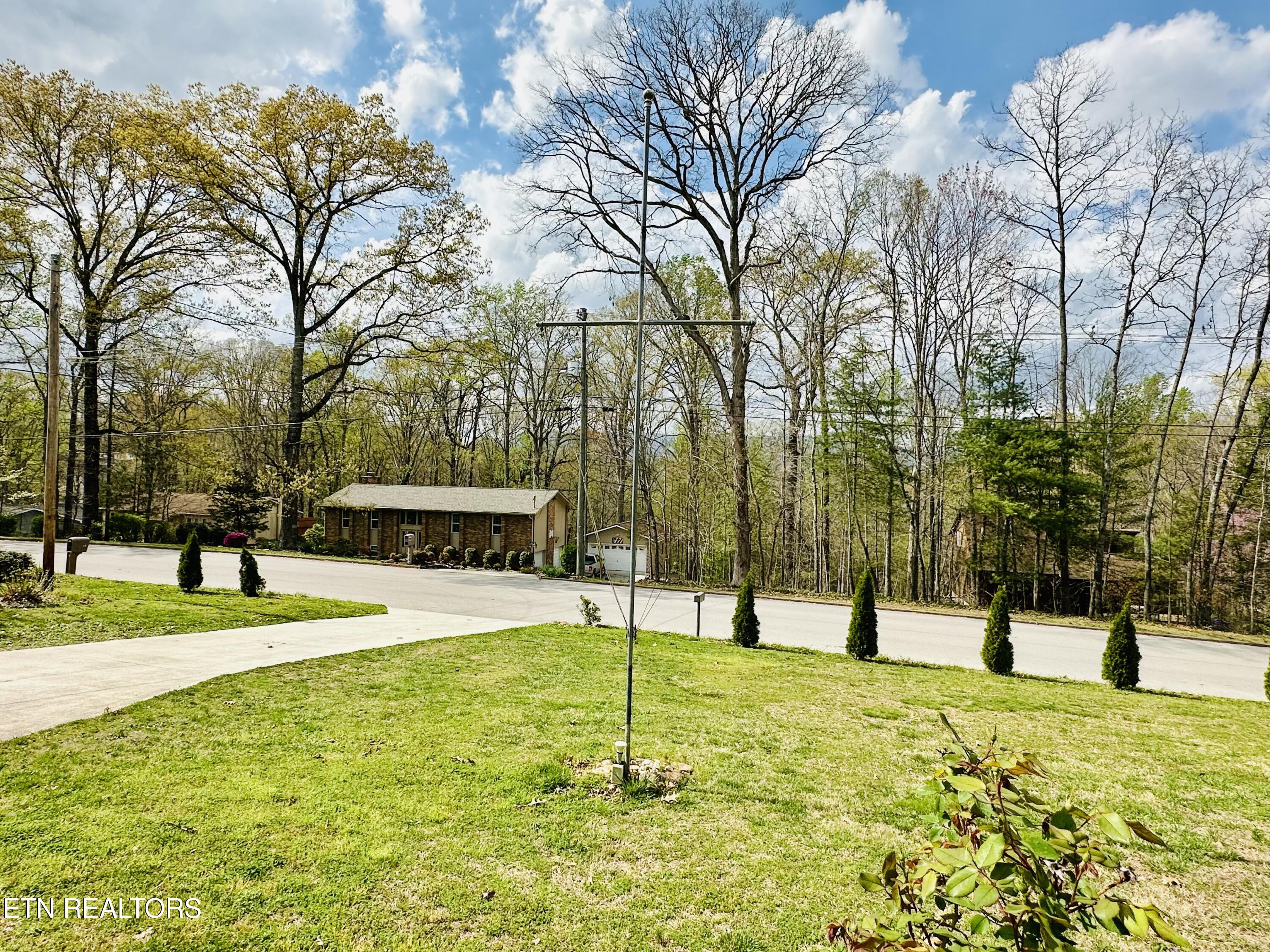 102 Oakwood Drive Clinton TN 37716