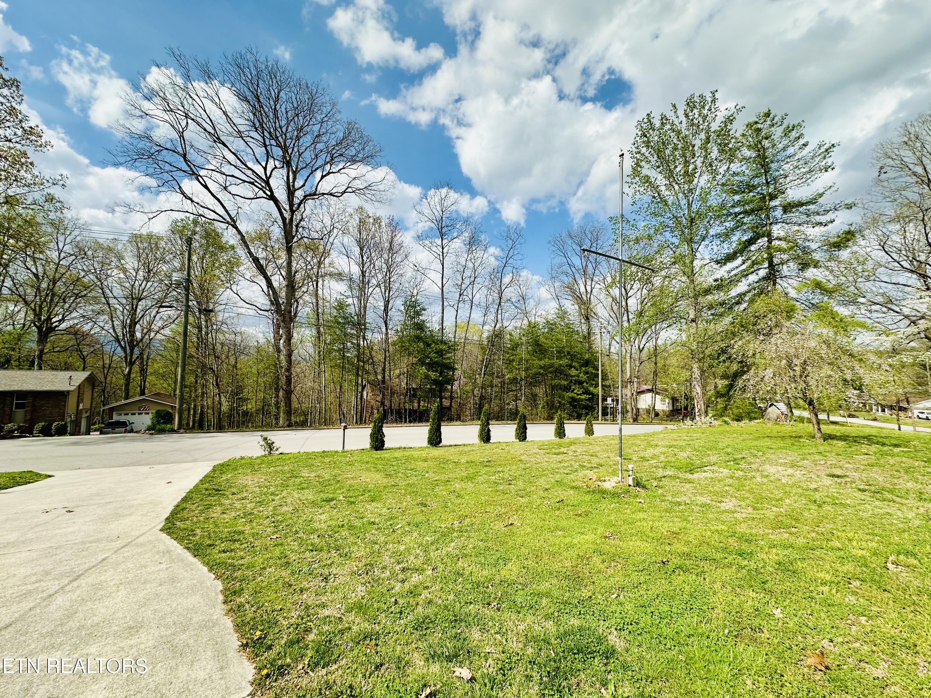 102 Oakwood Drive Clinton TN 37716