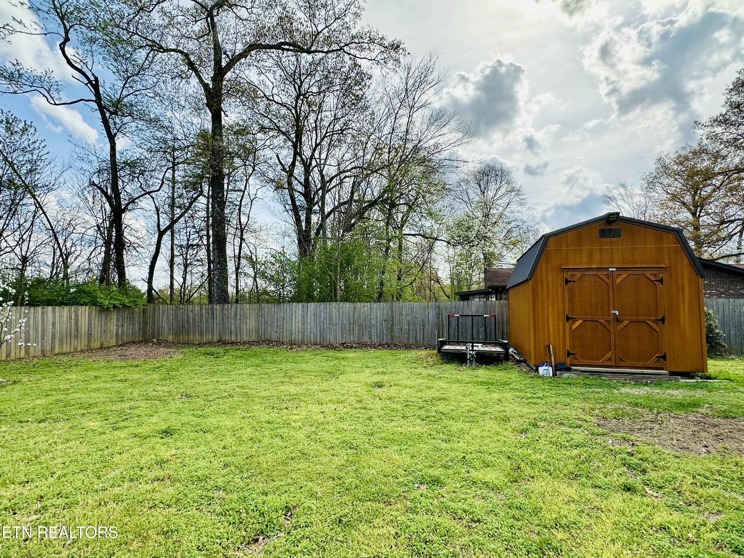 102 Oakwood Drive Clinton TN 37716