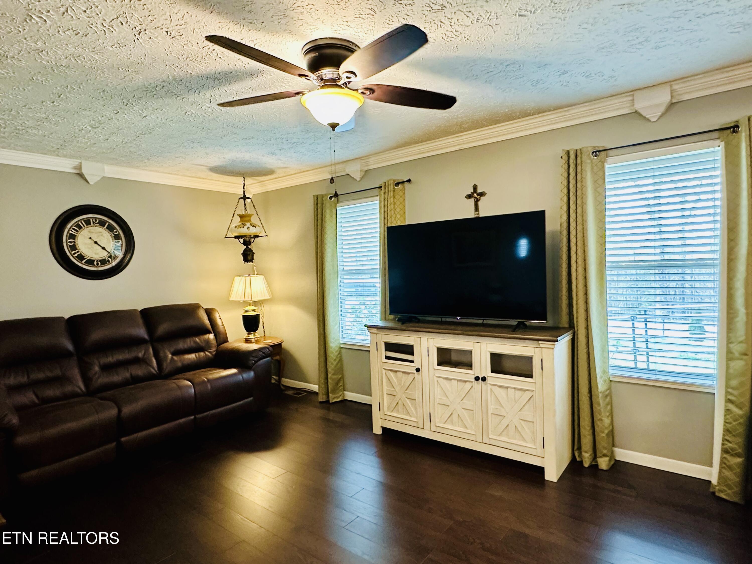 102 Oakwood Drive Clinton TN 37716