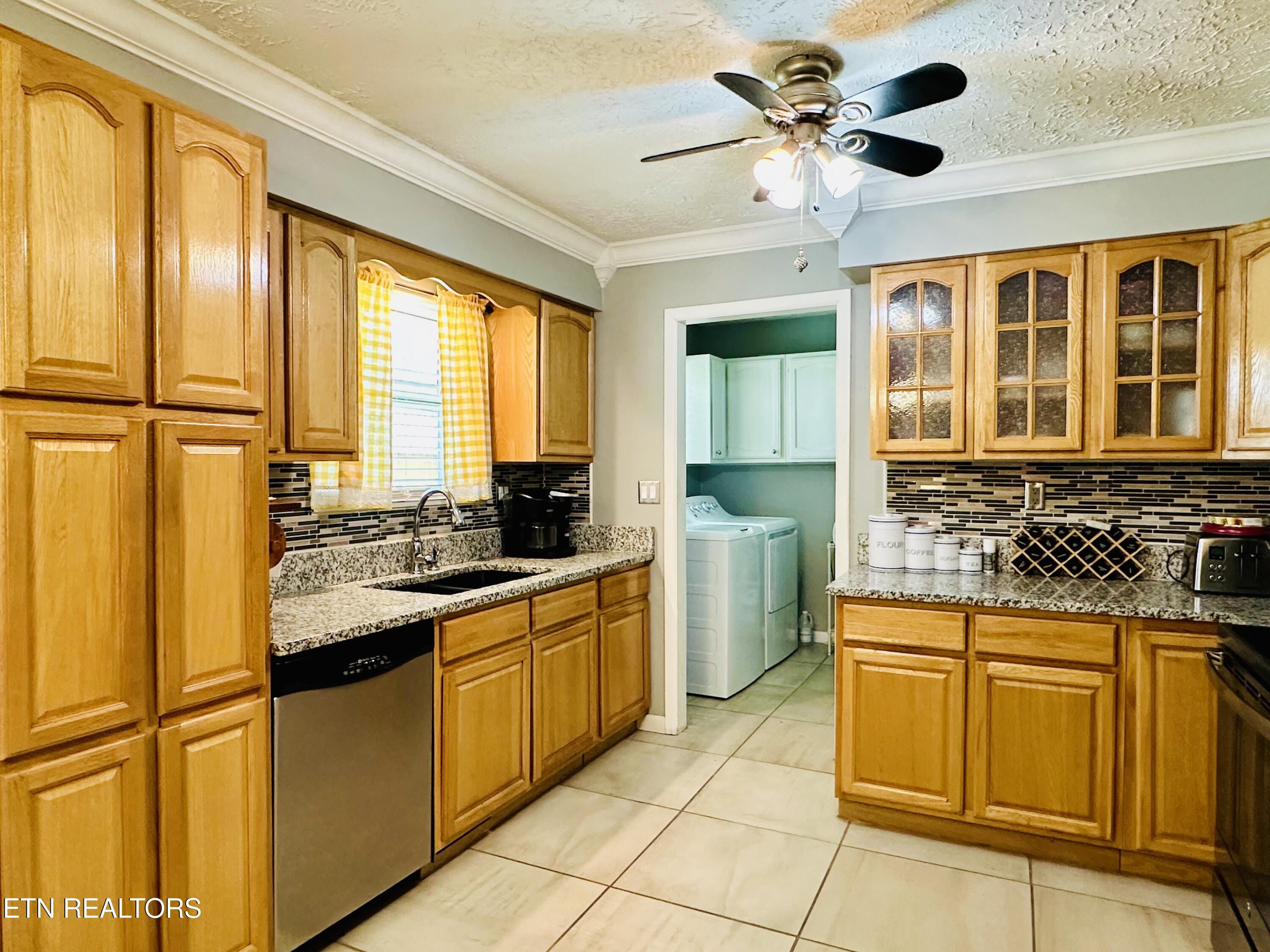 102 Oakwood Drive Clinton TN 37716