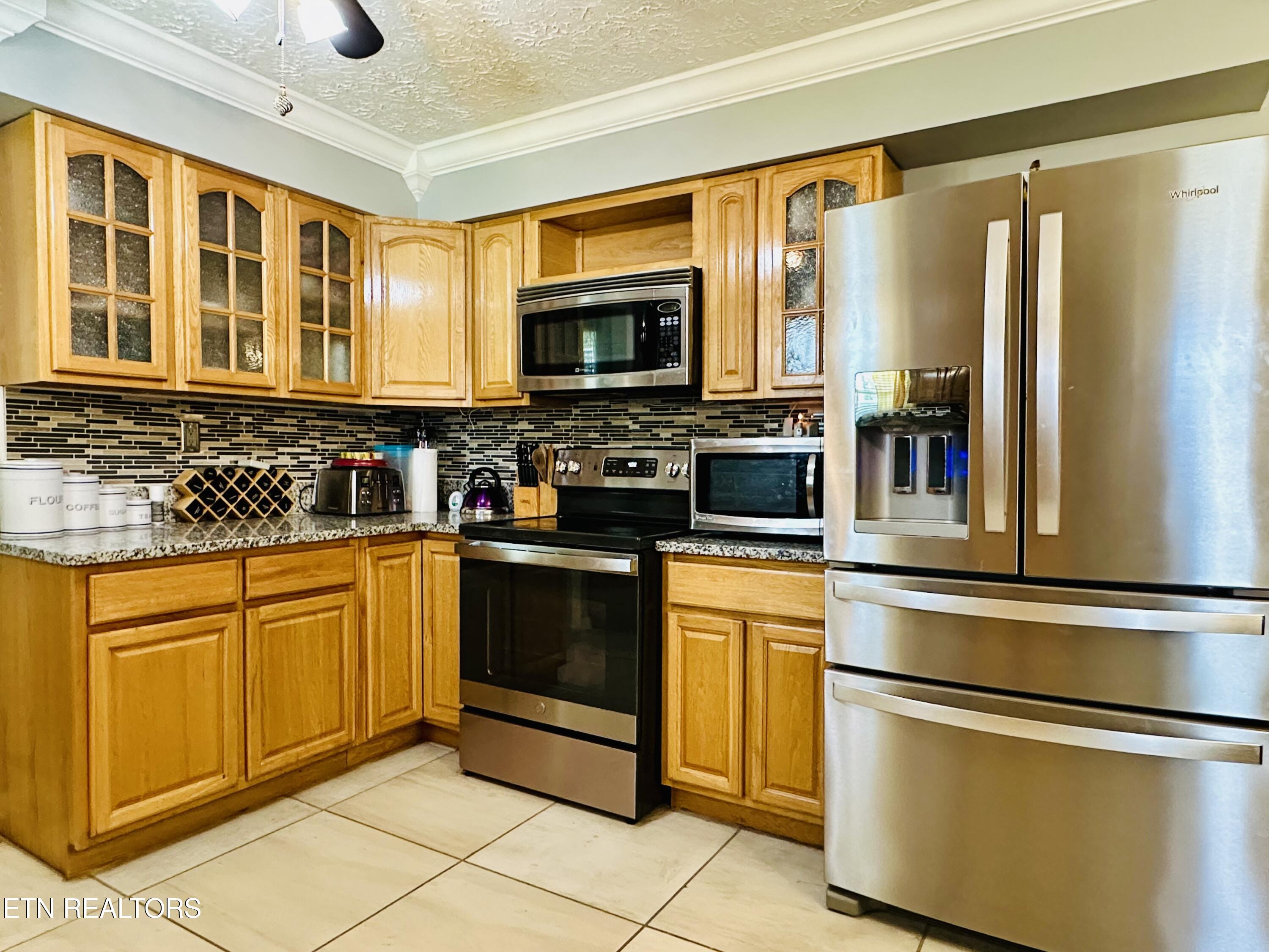 102 Oakwood Drive Clinton TN 37716