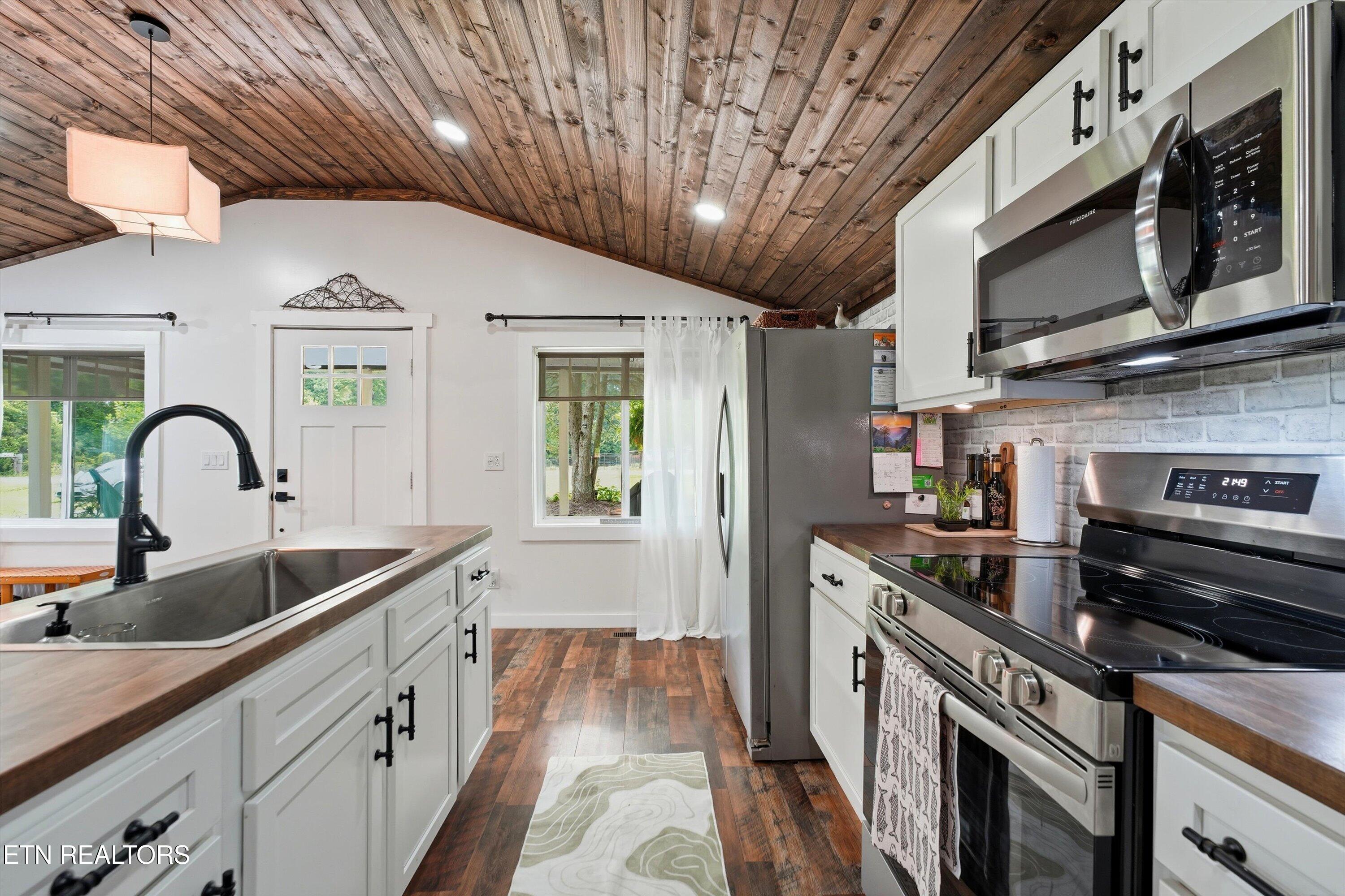 1968 Dry Hill Road Rockwood TN 37854