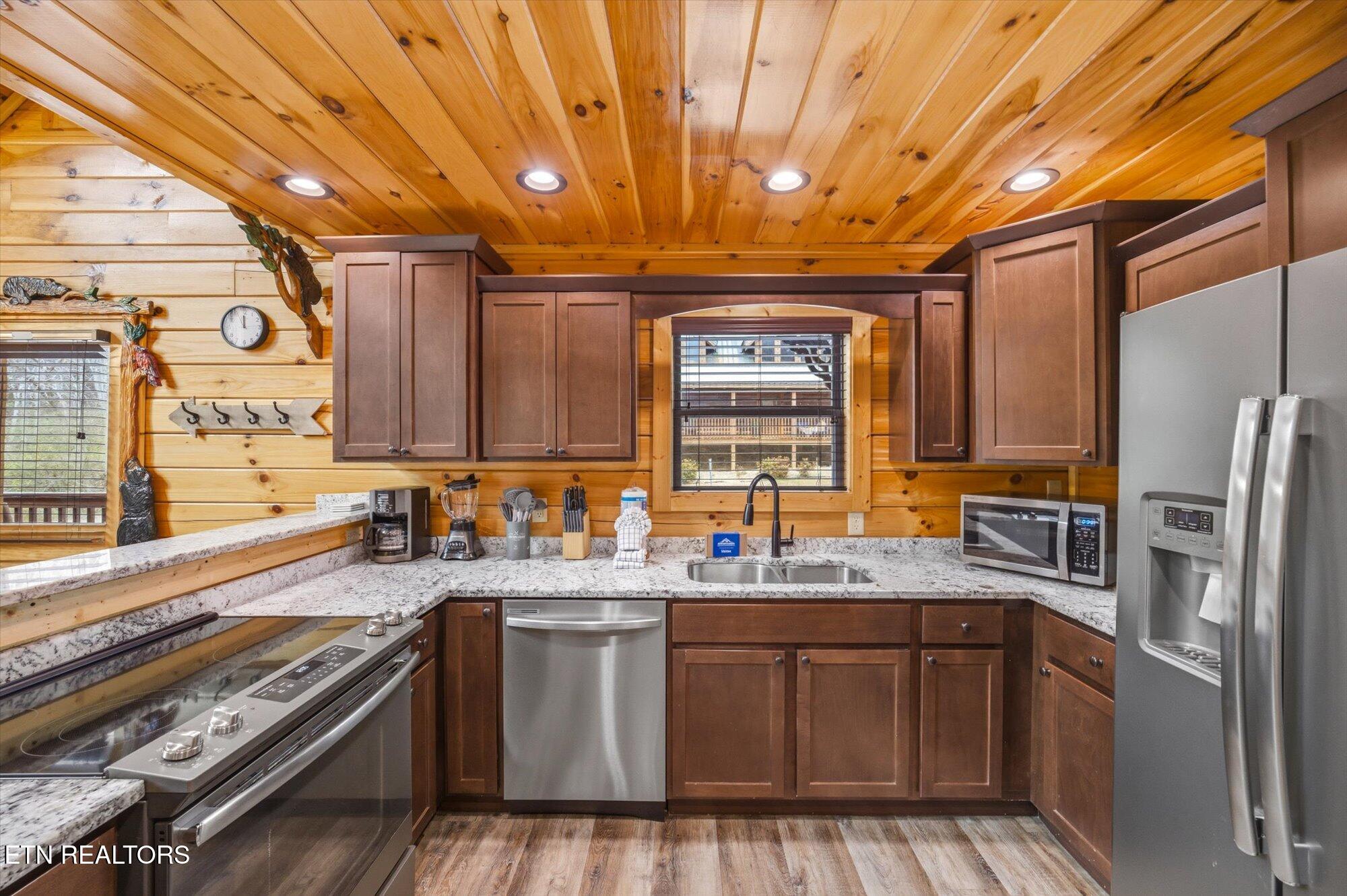 551 Blackberry Ridge Way Pigeon Forge TN 37863