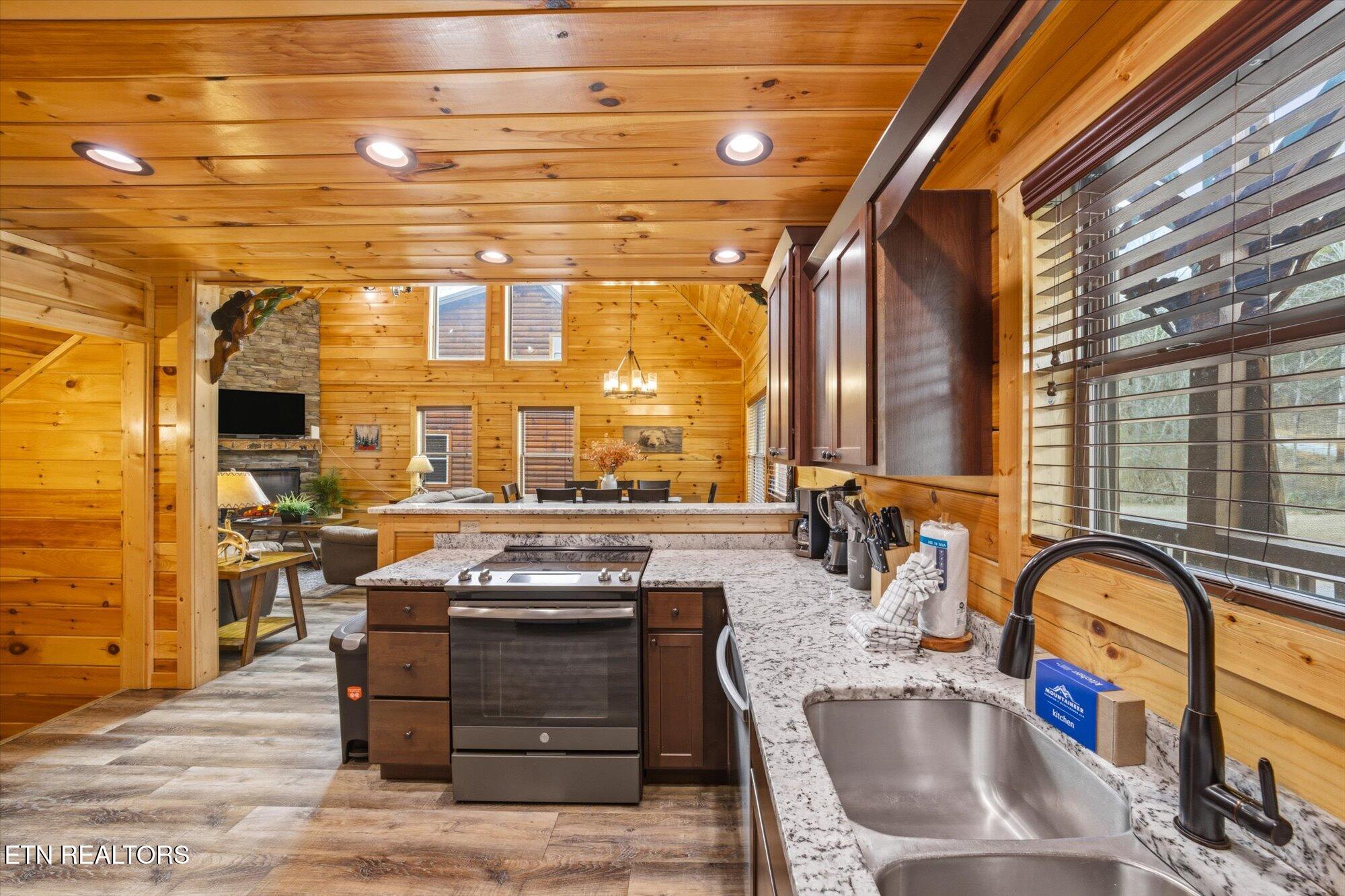 551 Blackberry Ridge Way Pigeon Forge TN 37863