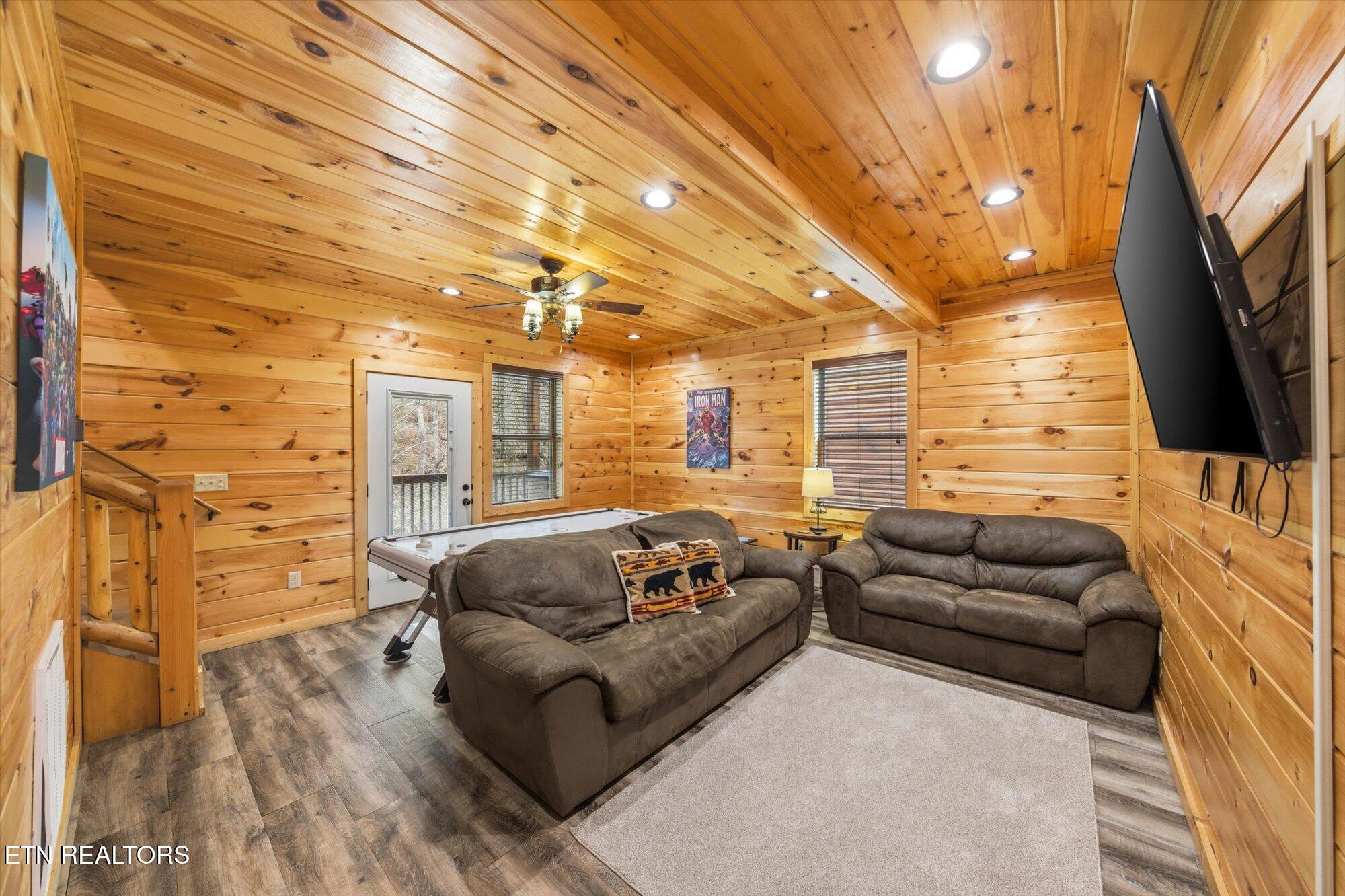 551 Blackberry Ridge Way Pigeon Forge TN 37863