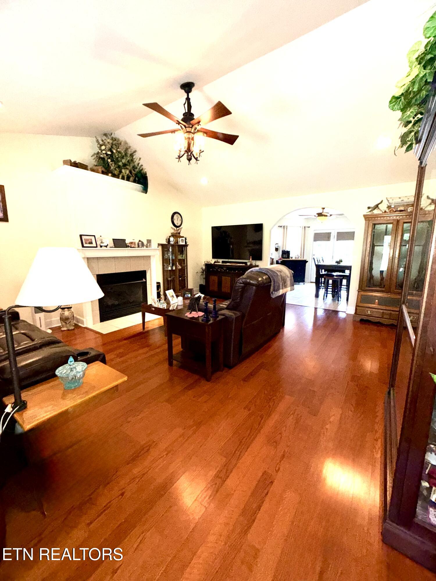 1049 Little Dogwood Road Kingston TN 37763
